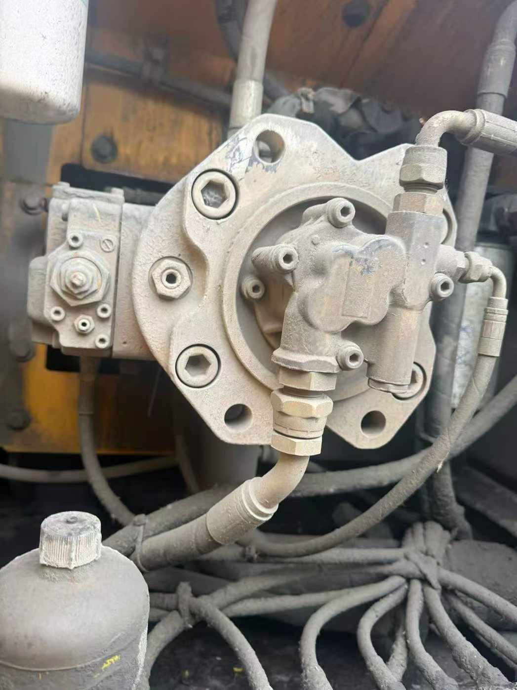 Compre Escavadeira Volvo EC210B Usada / 2