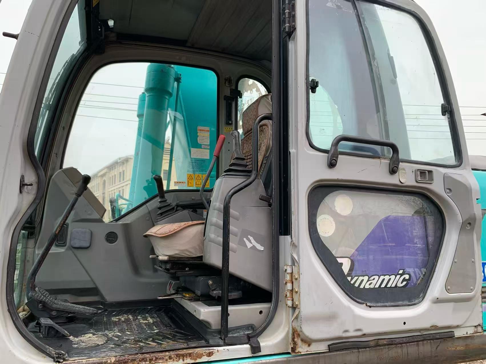 Buy Kobelco SK200-2 Used Excavator / 6