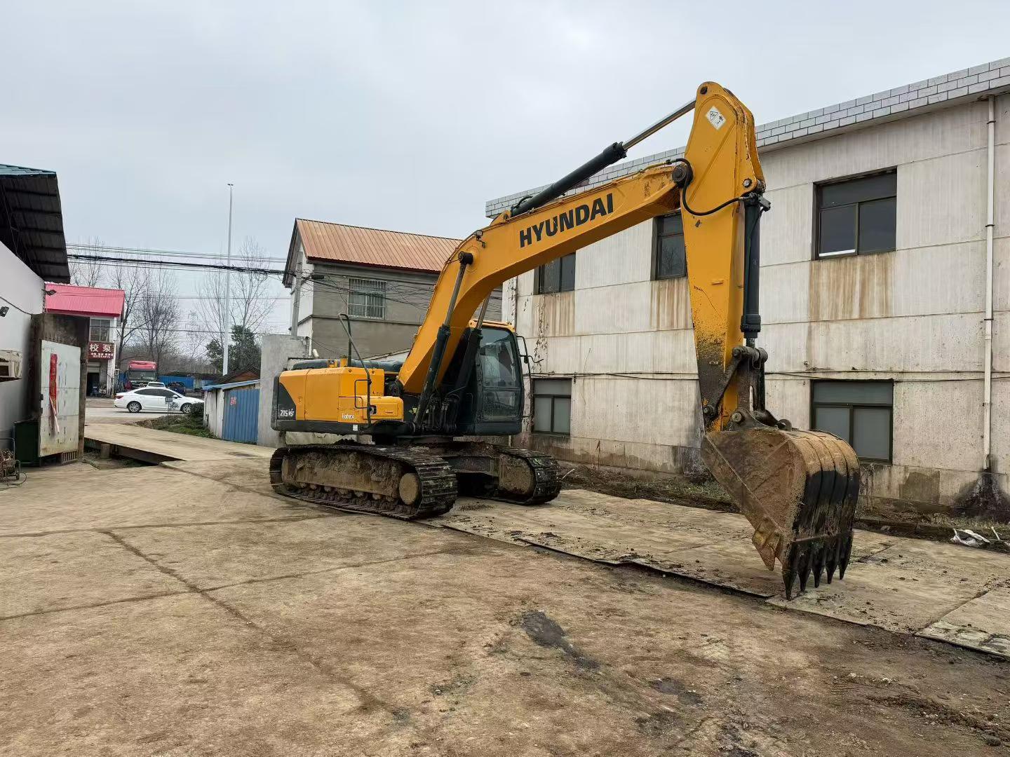 Buy Hyundai R215-7 Used Excavator / 2
