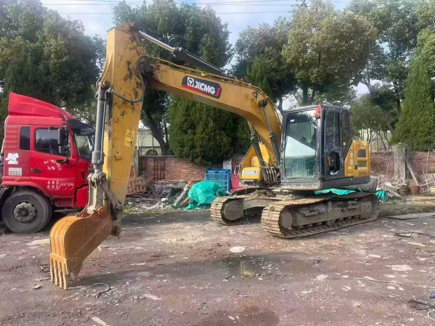 Buy XCMG XE135B Used Excavator / 2