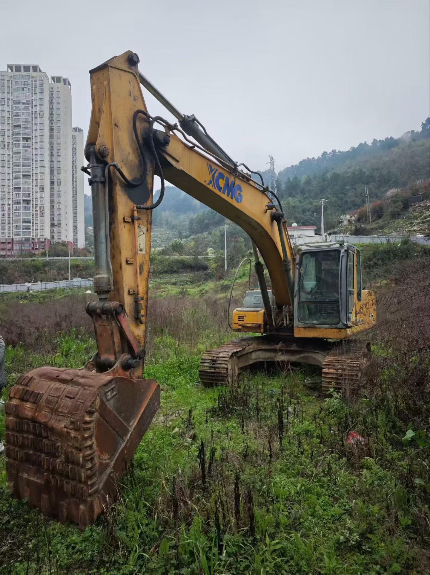 Buy XCMG XE215 Used Excavator / 3