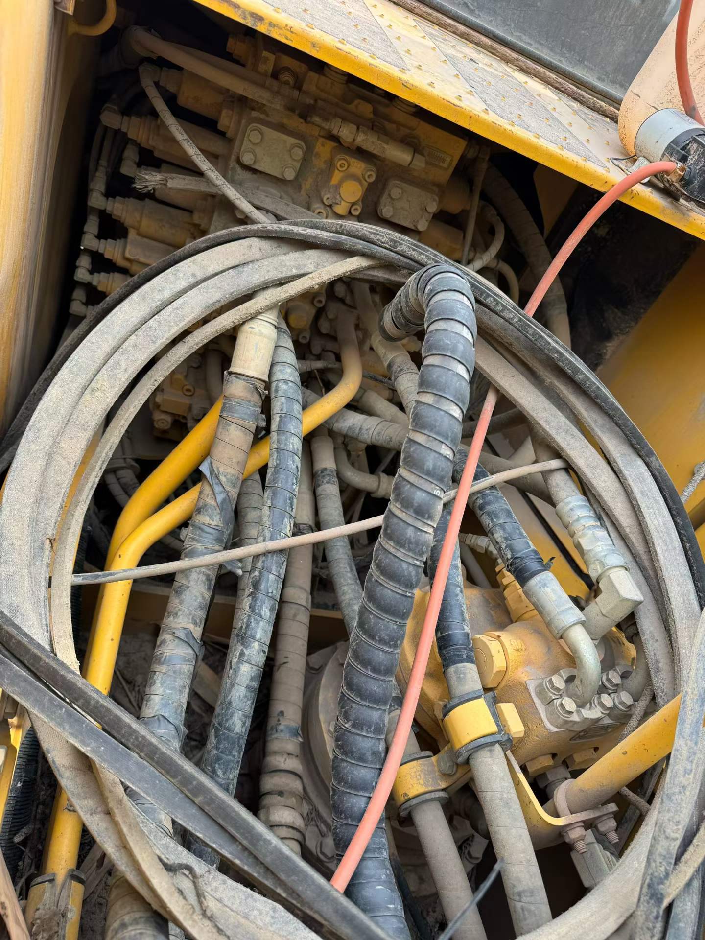 Buy Komatsu HB215LC-1 Used Excavator / 7