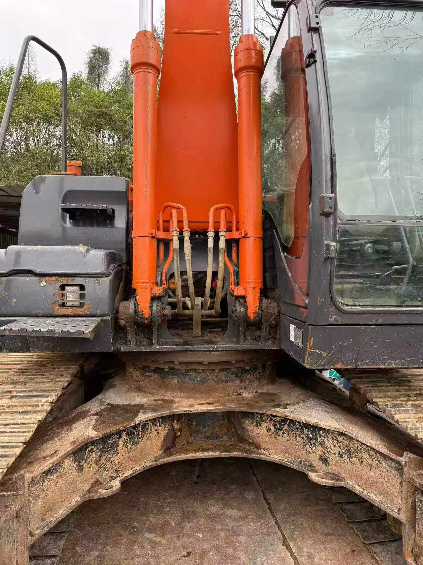 Buy Hitachi ZX200-5G Used Excavator / 3