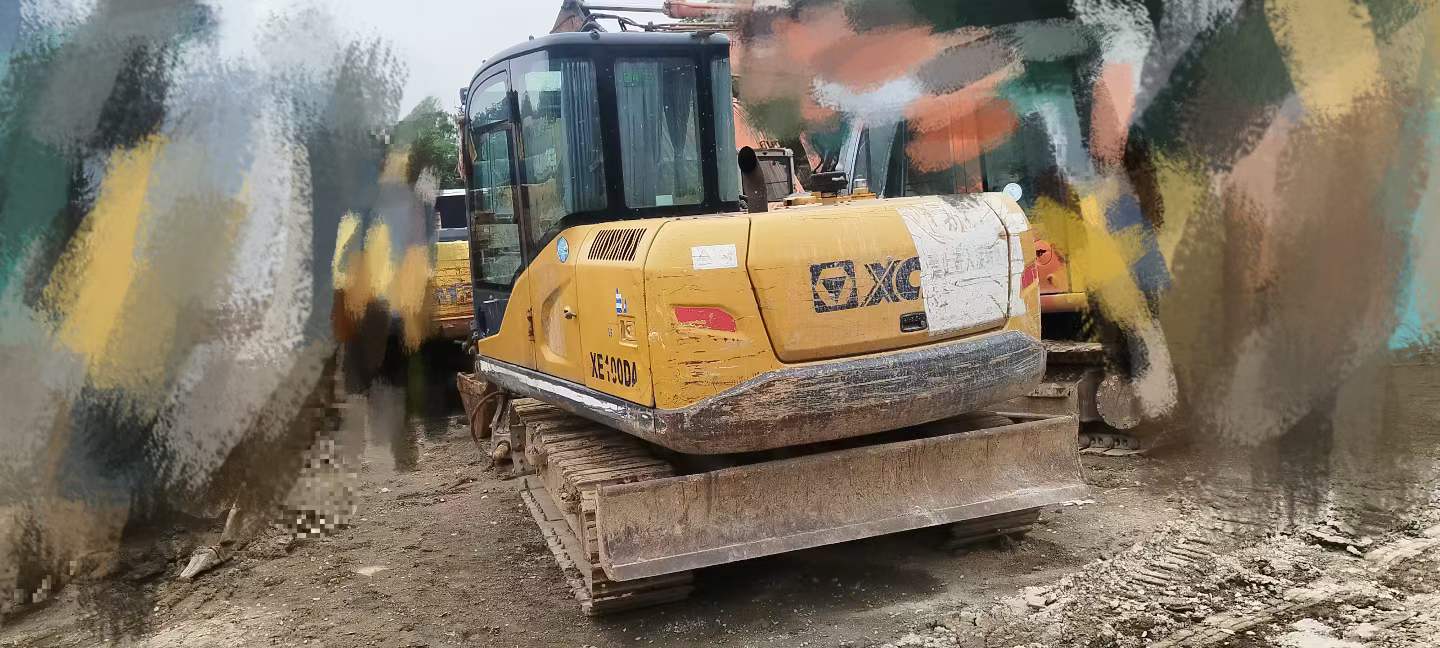 Buy XCMG XE75C Used Excavator / 2