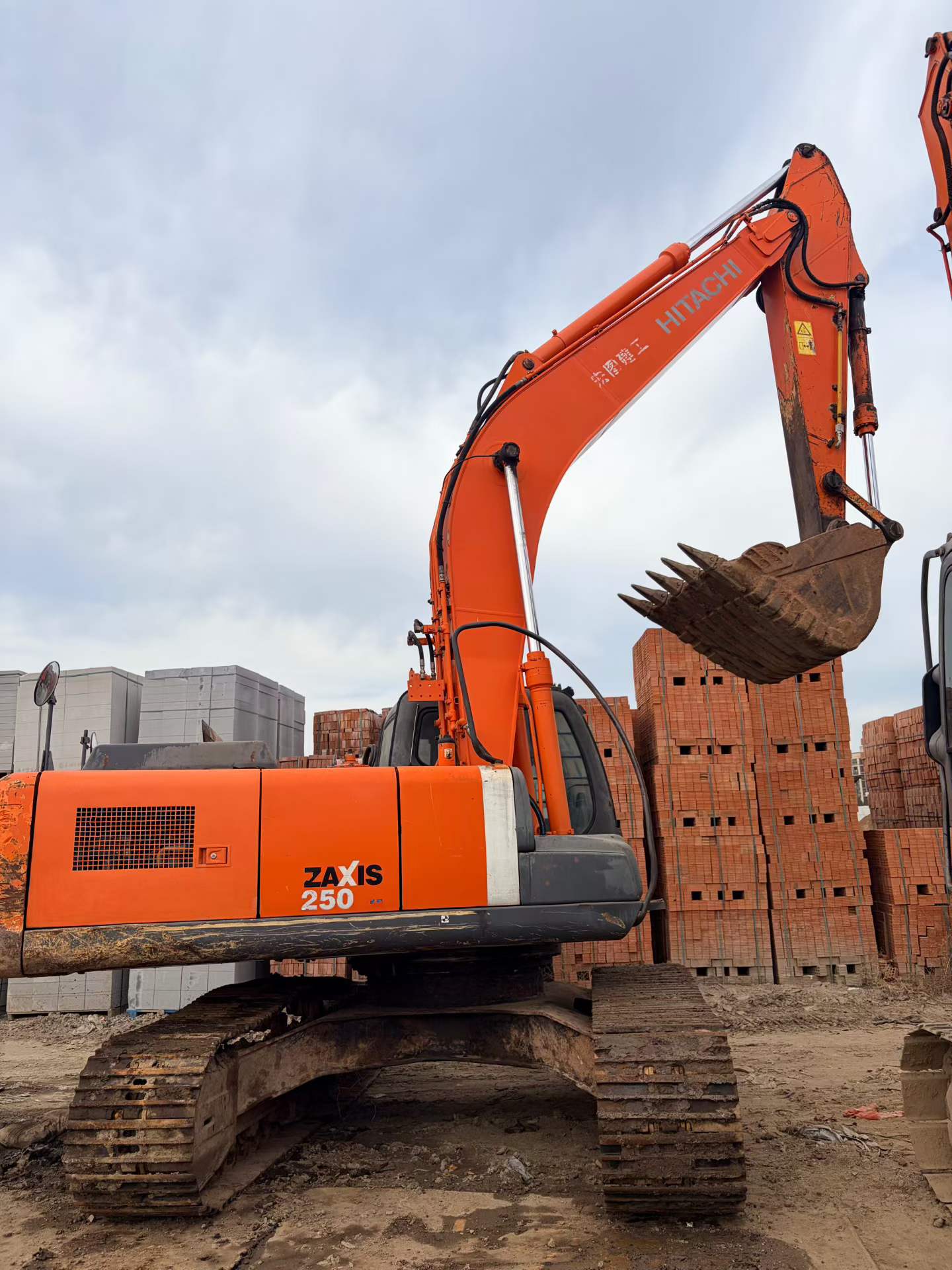 Buy Hitachi EX250-5 Used Excavator / 7