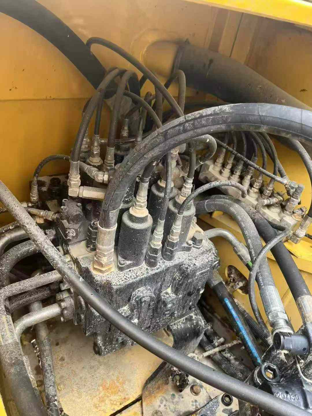 Buy Kobelco SK210 Used Excavator / 6