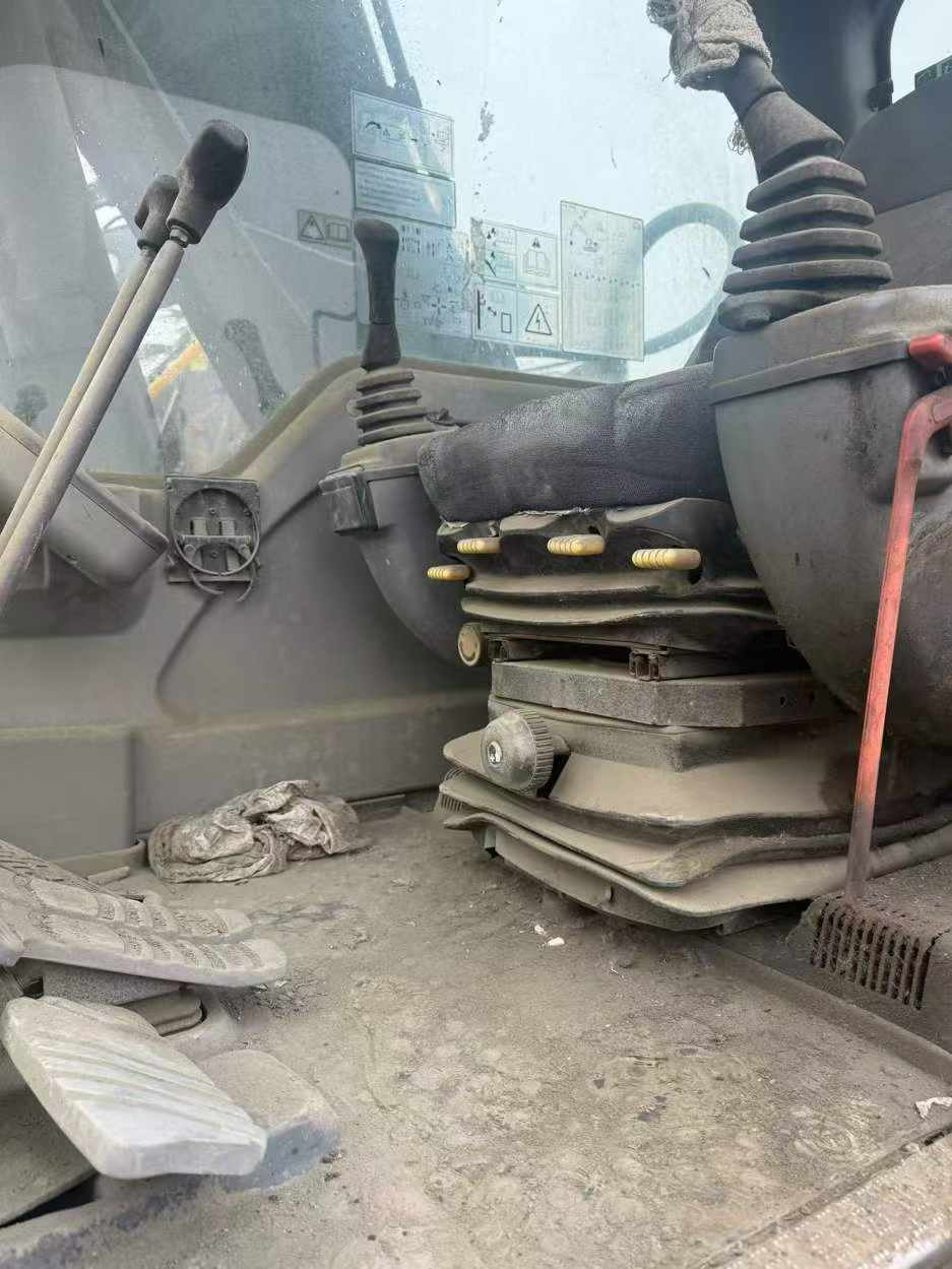 Compre Escavadeira Volvo EC210B Usada / 8