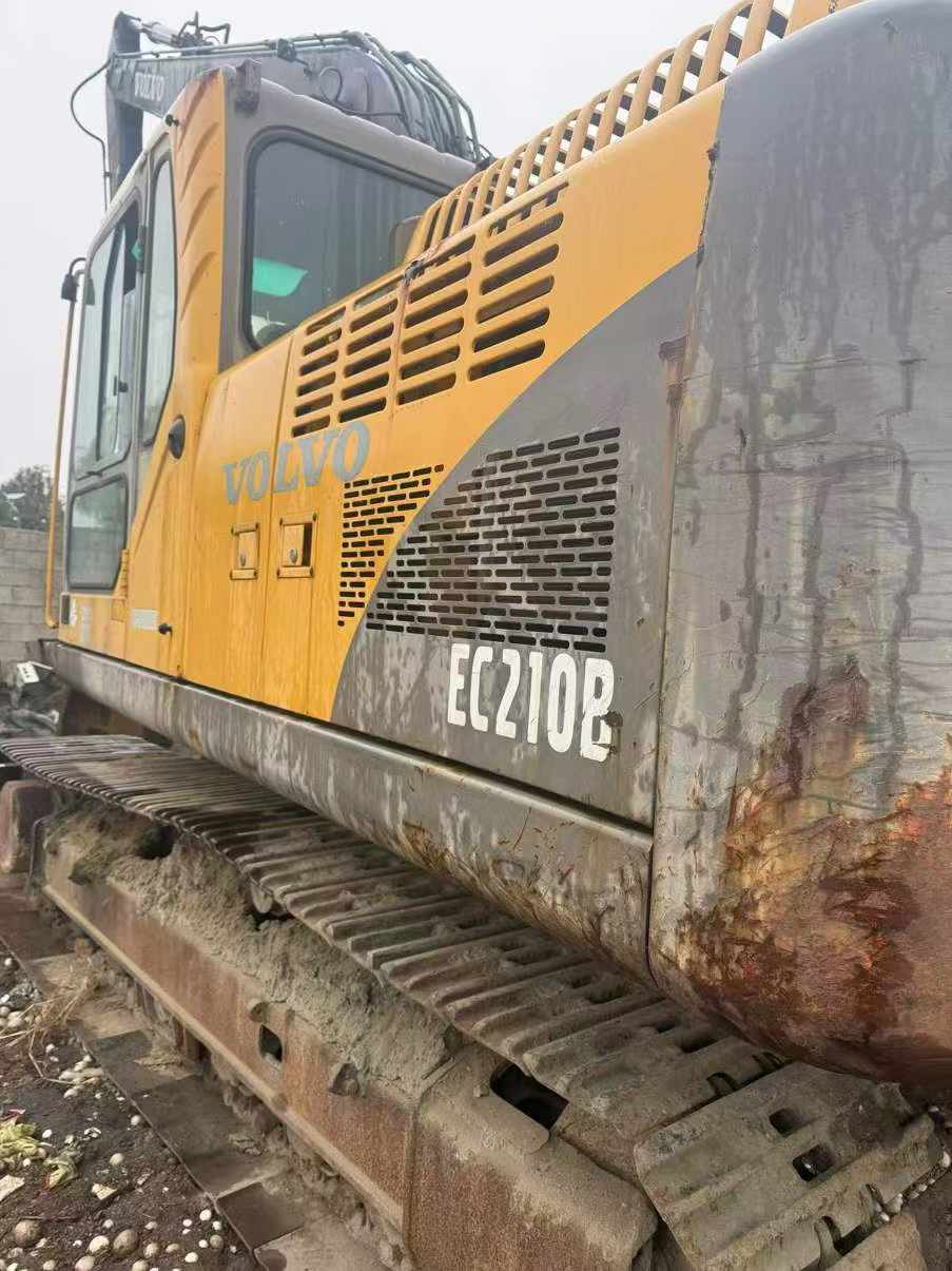 Compre Escavadeira Volvo EC210B Usada / 7