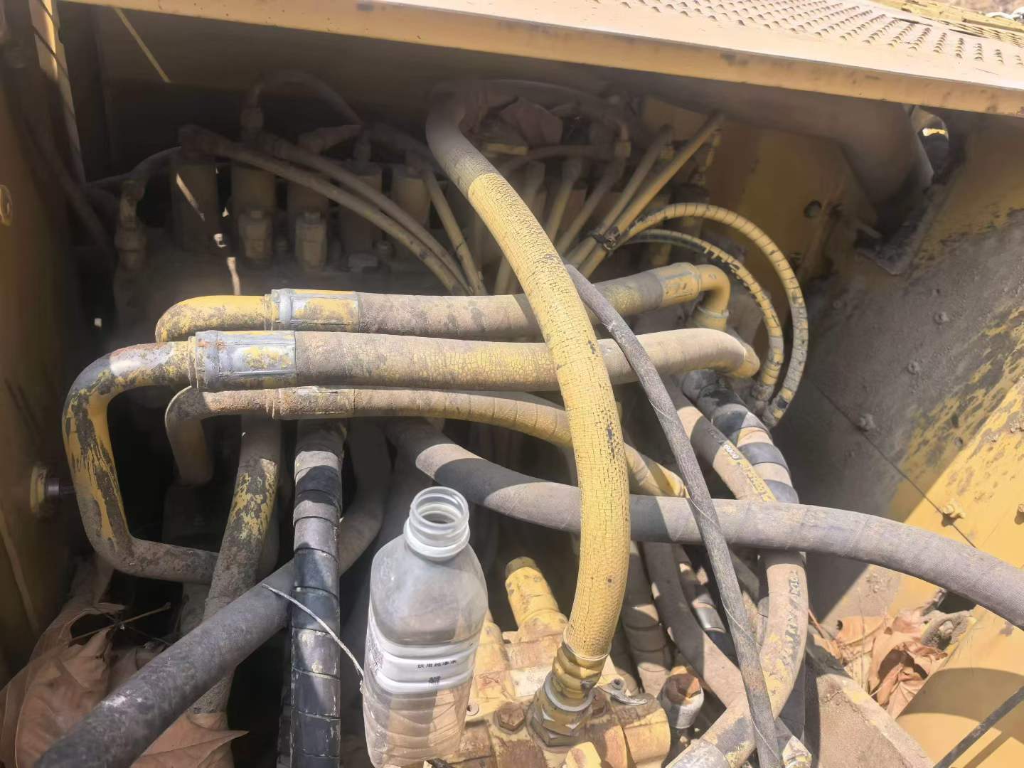 Compre Escavadeira Caterpillar 320C Usada / 9