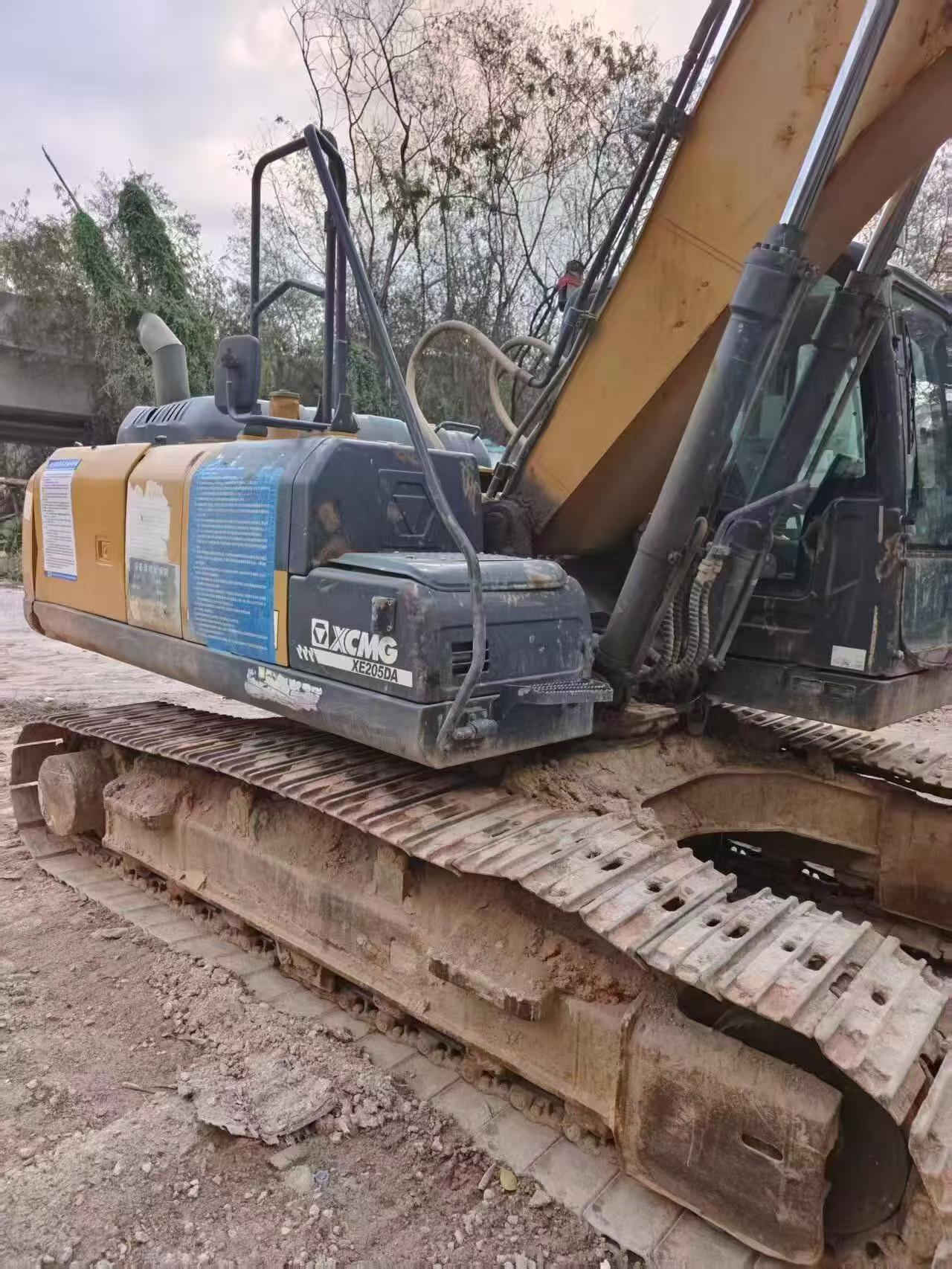 Buy XCMG XE205DA Used Excavator / 2