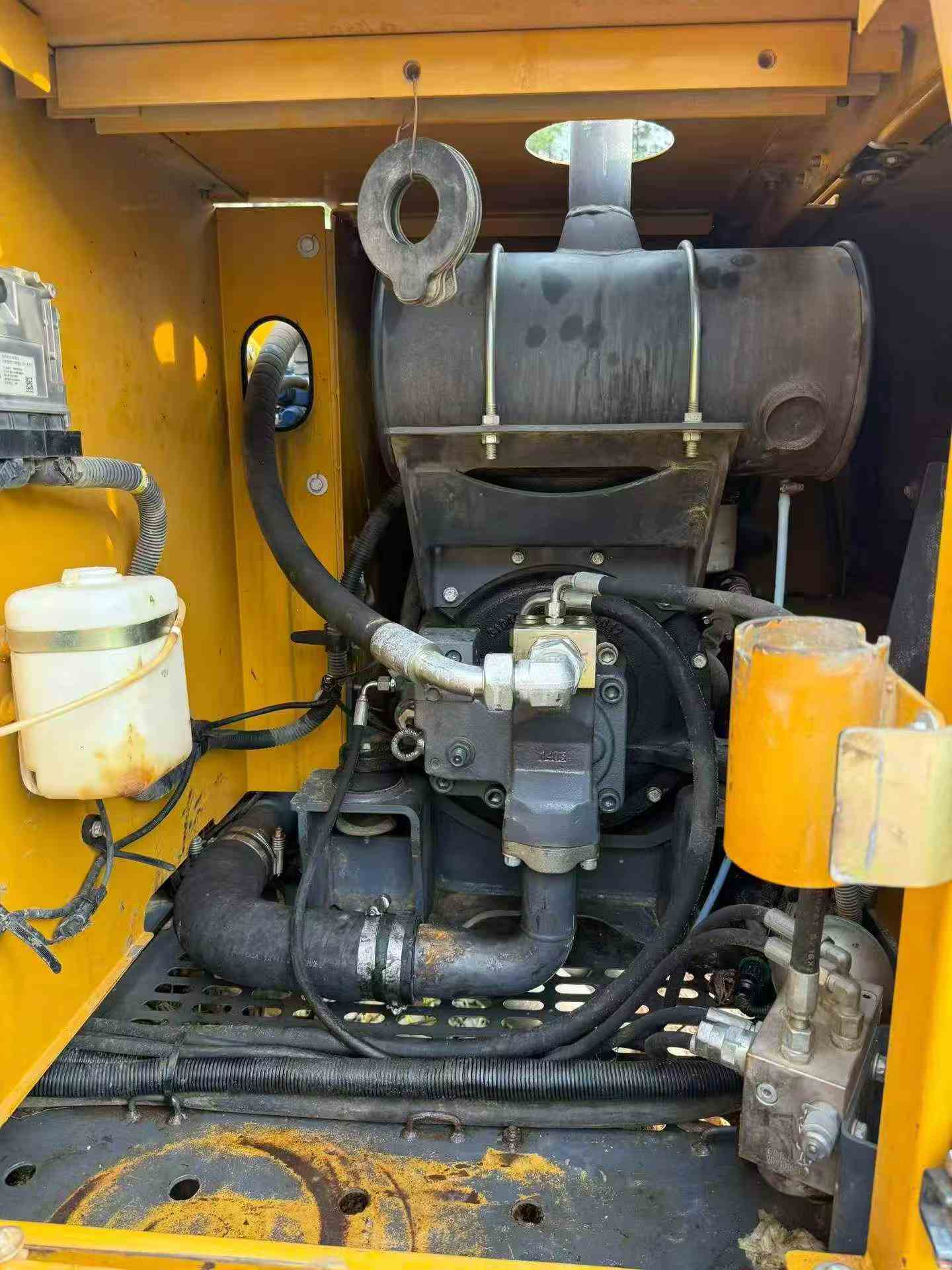 Buy XCMG XE75C Used Excavator / 2