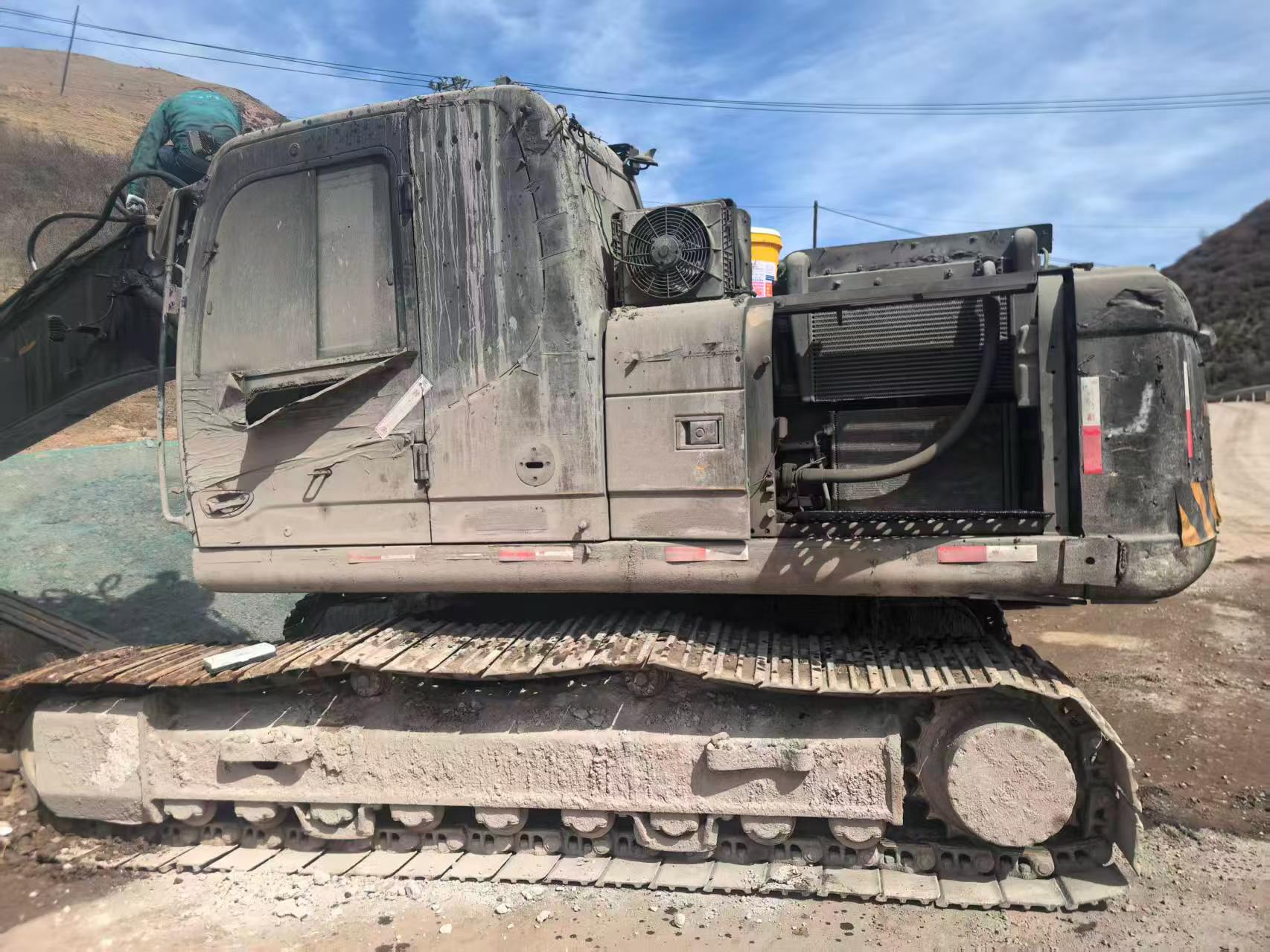 Buy Hyundai R225-7 Used Excavator / 8