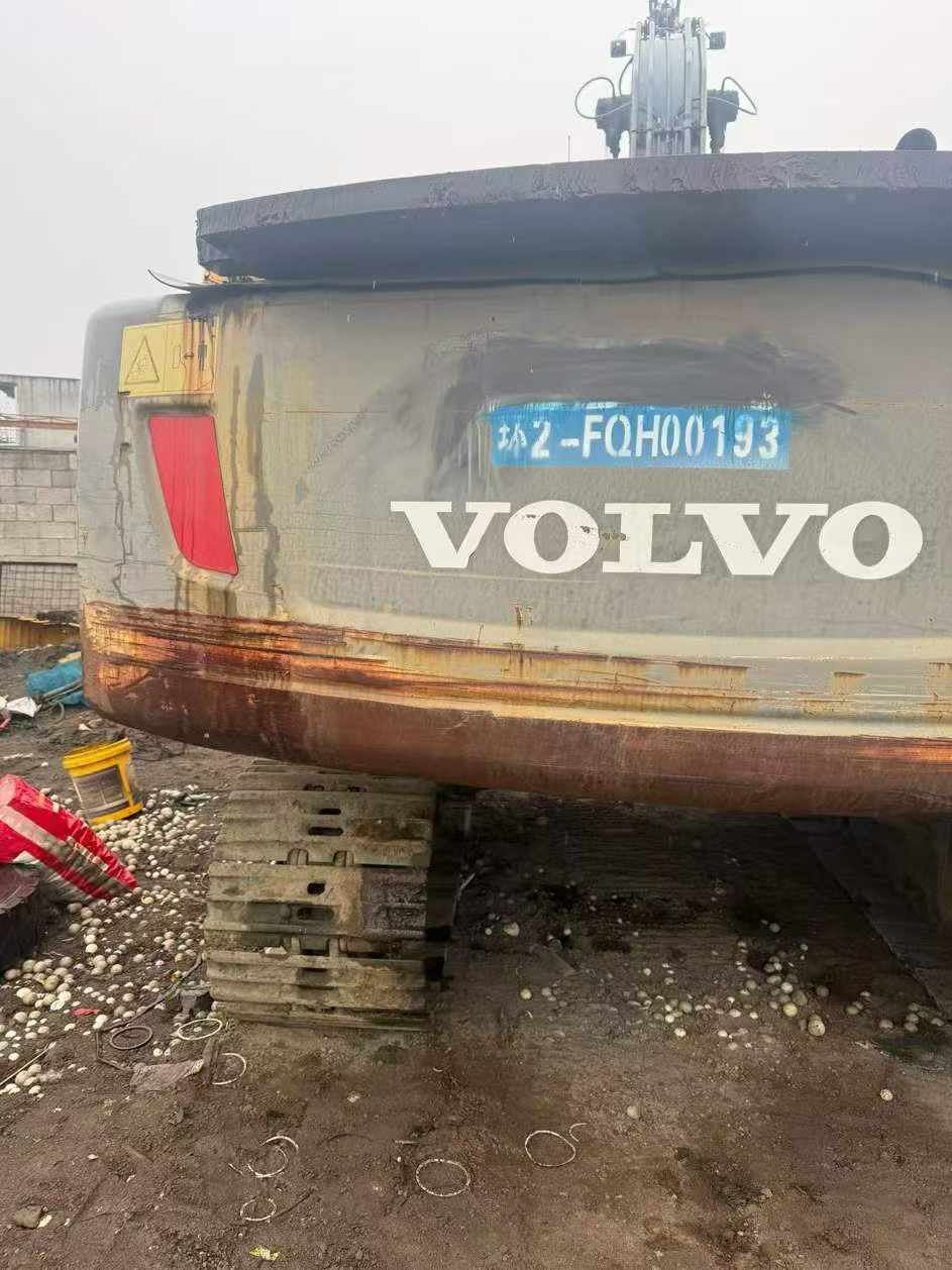 Compre Escavadeira Volvo EC210B Usada / 6