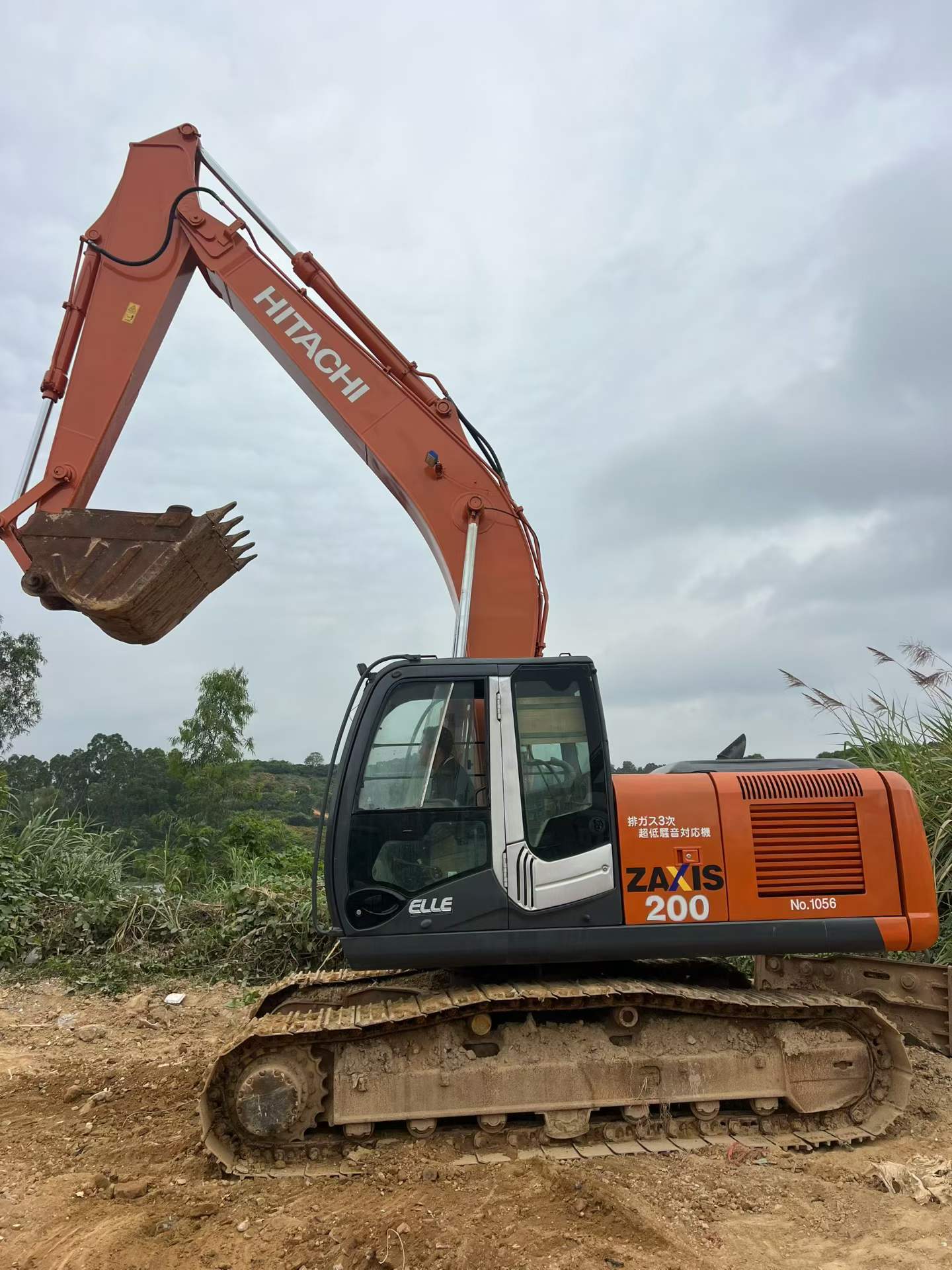 Buy Hitachi EX200-3 Used Excavator / 2