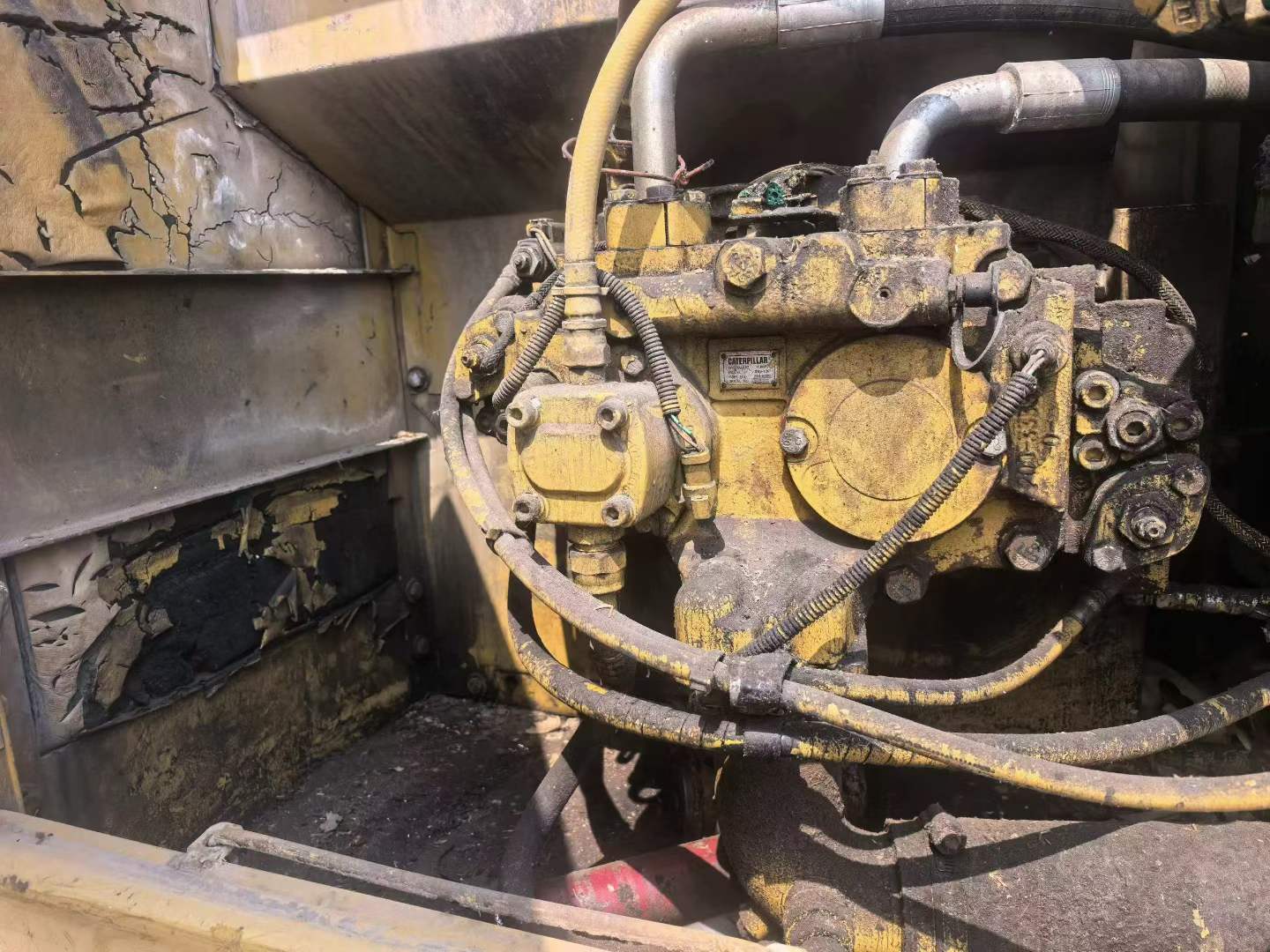 Compre Escavadeira Caterpillar 320C Usada / 8