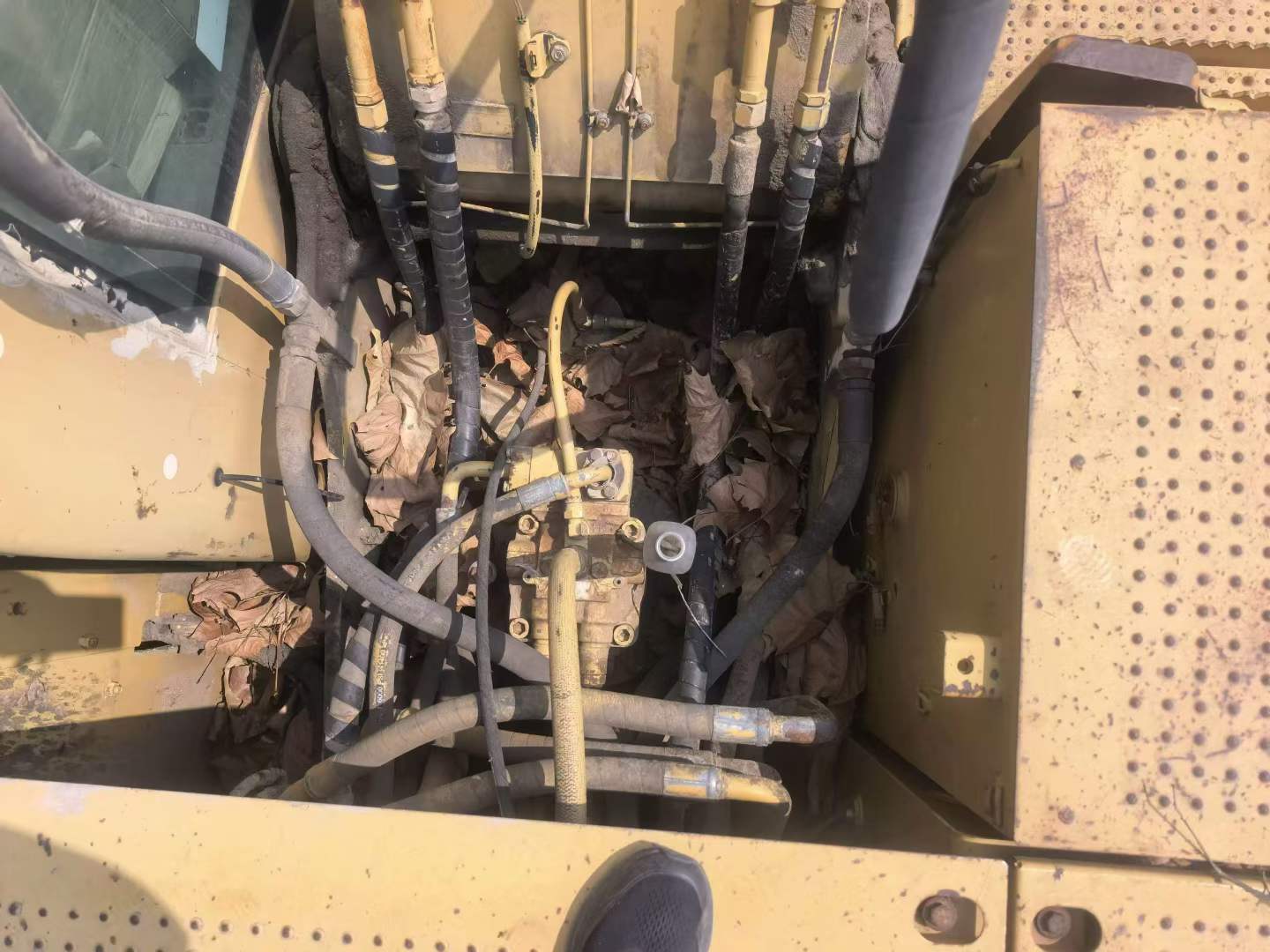 Compre Escavadeira Caterpillar 320C Usada / 7