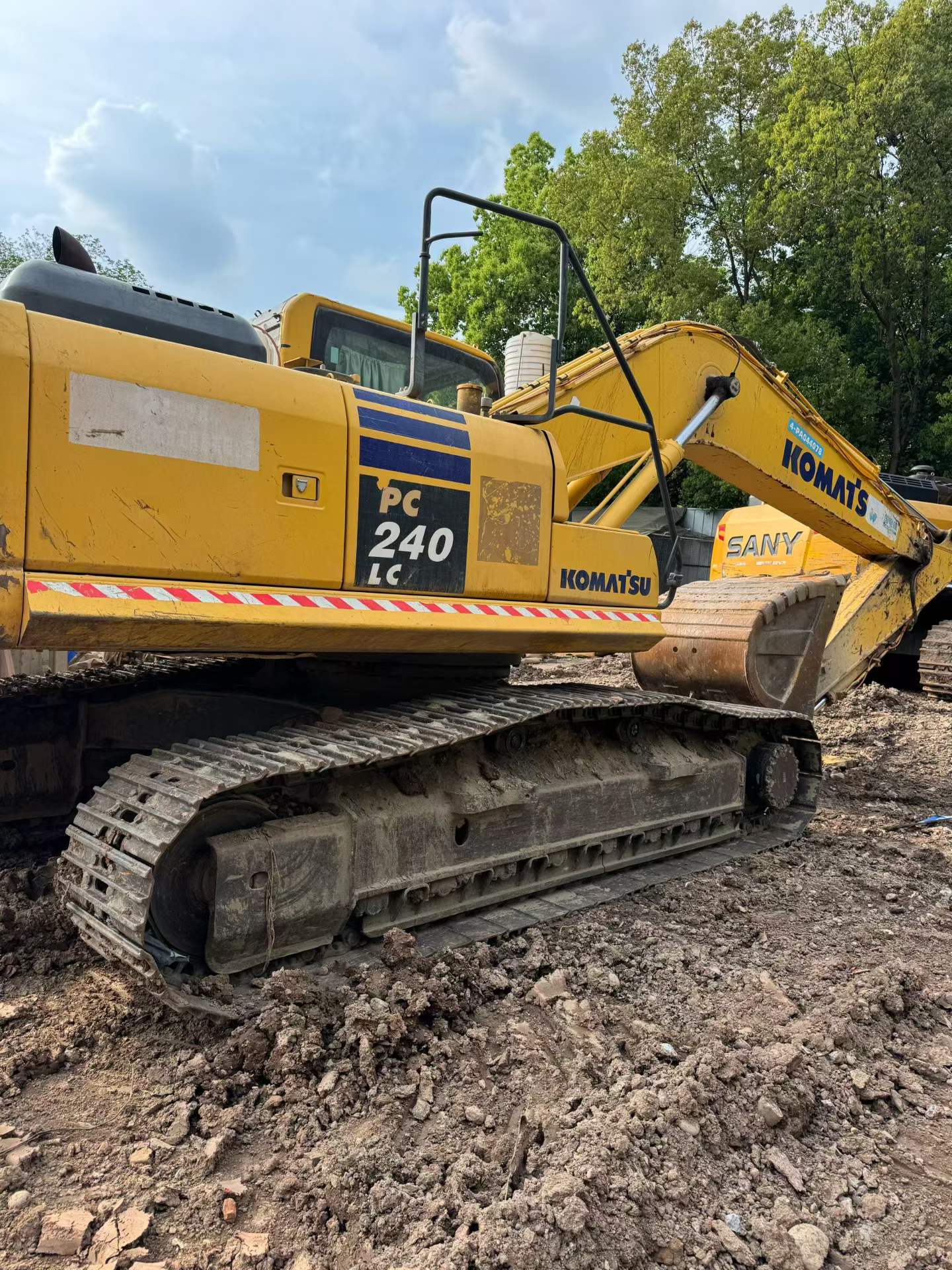 Buy Komatsu HB215LC-1 Used Excavator / 2