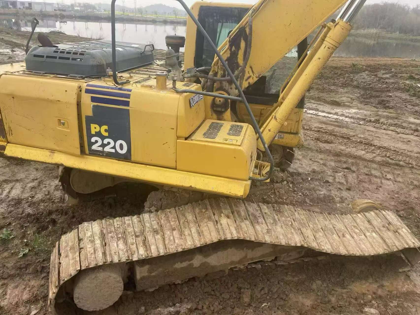 Buy Komatsu PC220-8 Used Excavator / 2