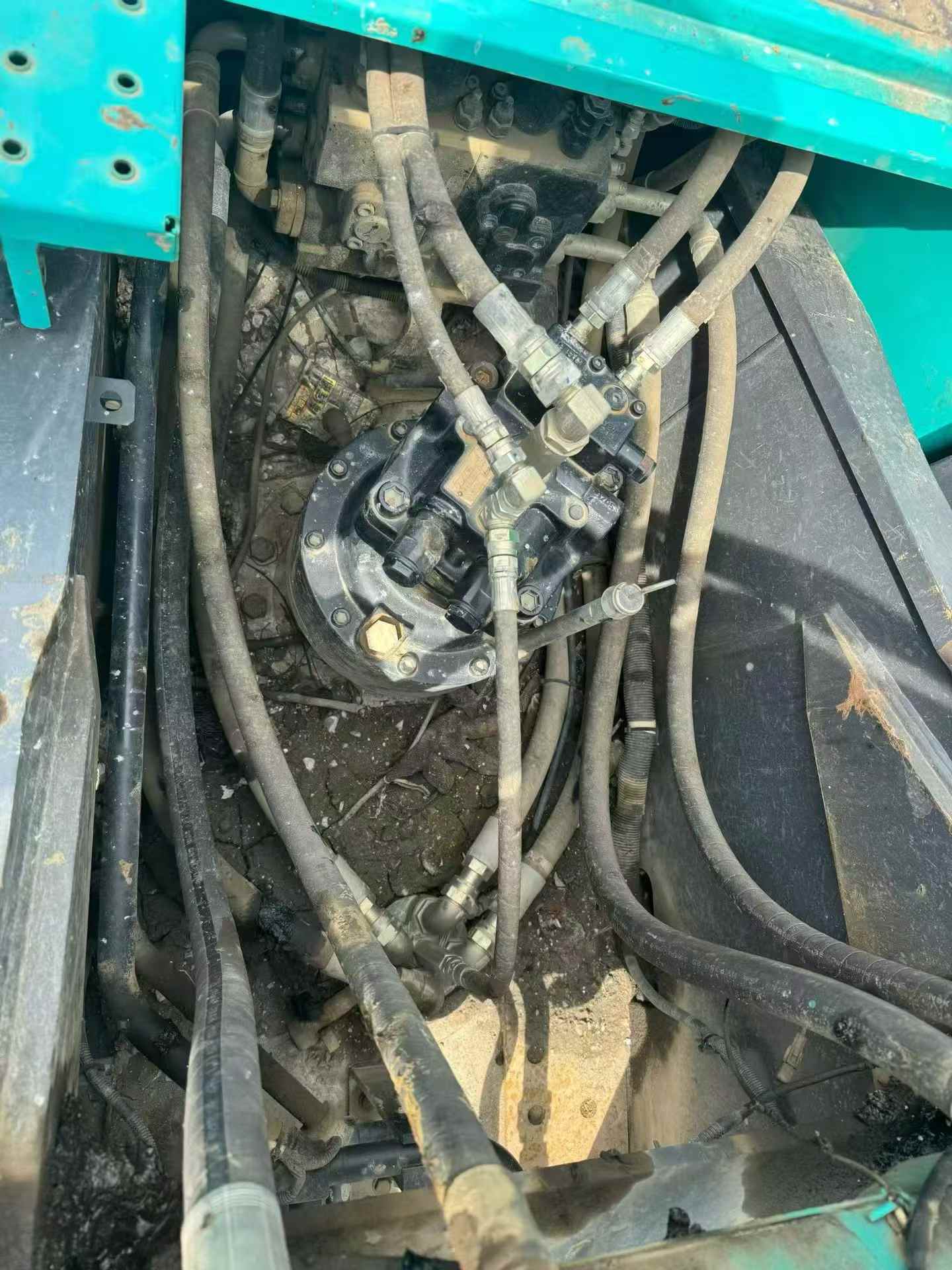 Buy Kobelco SK200 Used Excavator / 3