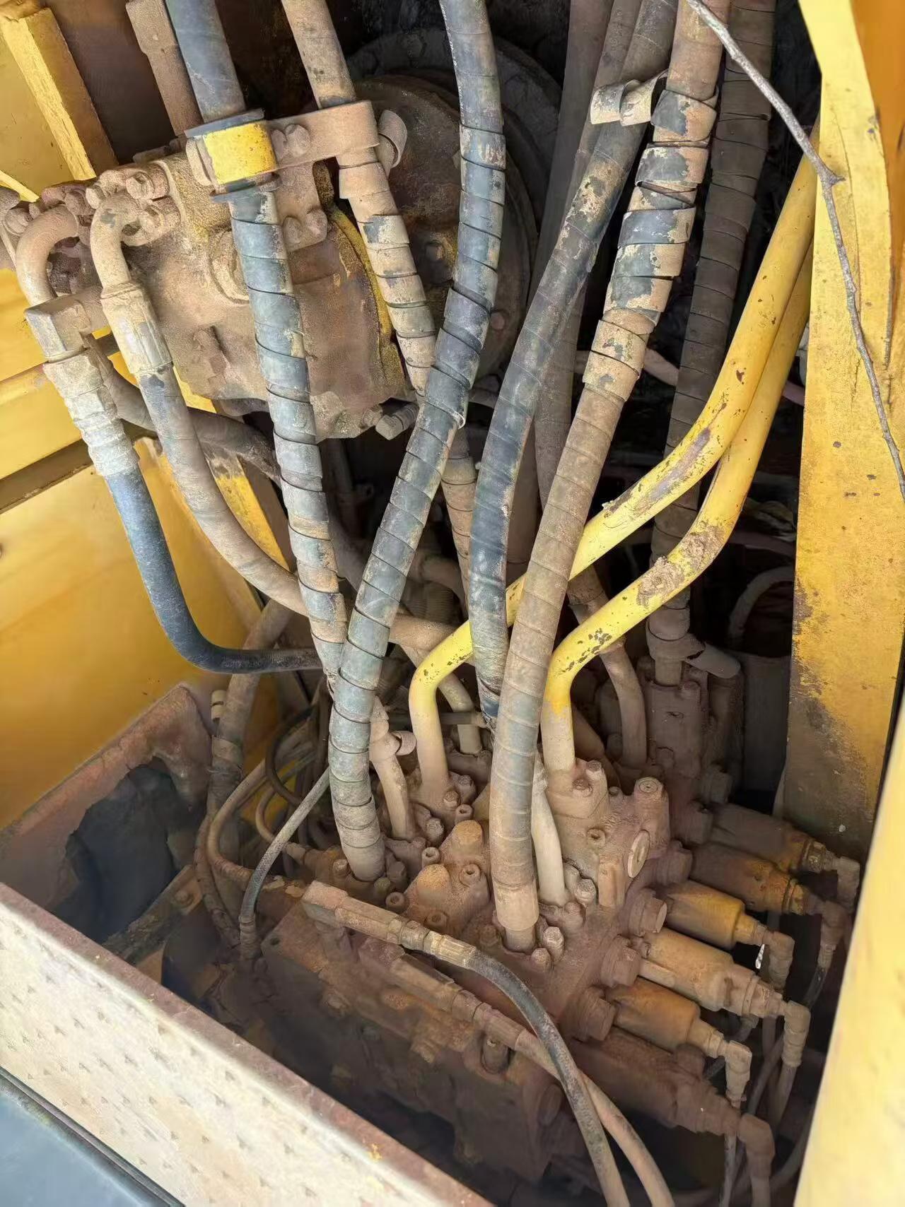 Buy Komatsu PC210 Used Excavator / 4