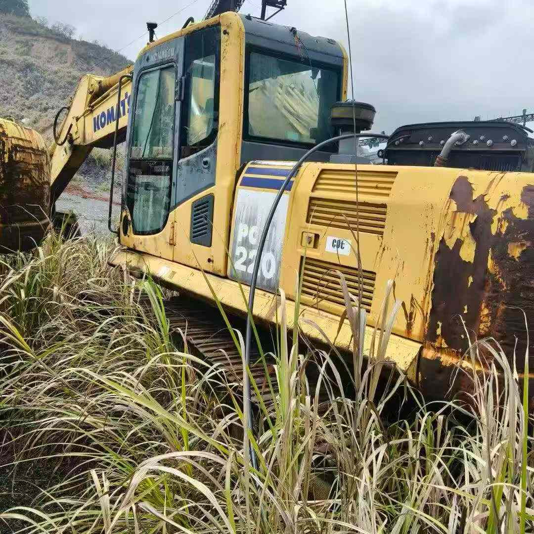 Buy Komatsu PC220 Used Excavator / 3