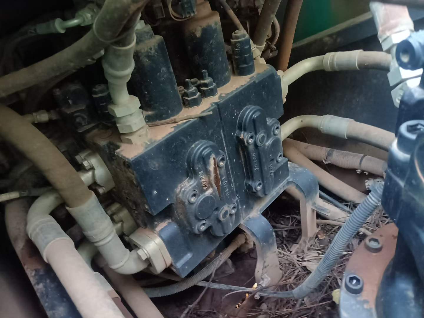 Buy Kobelco SK200 Used Excavator / 6