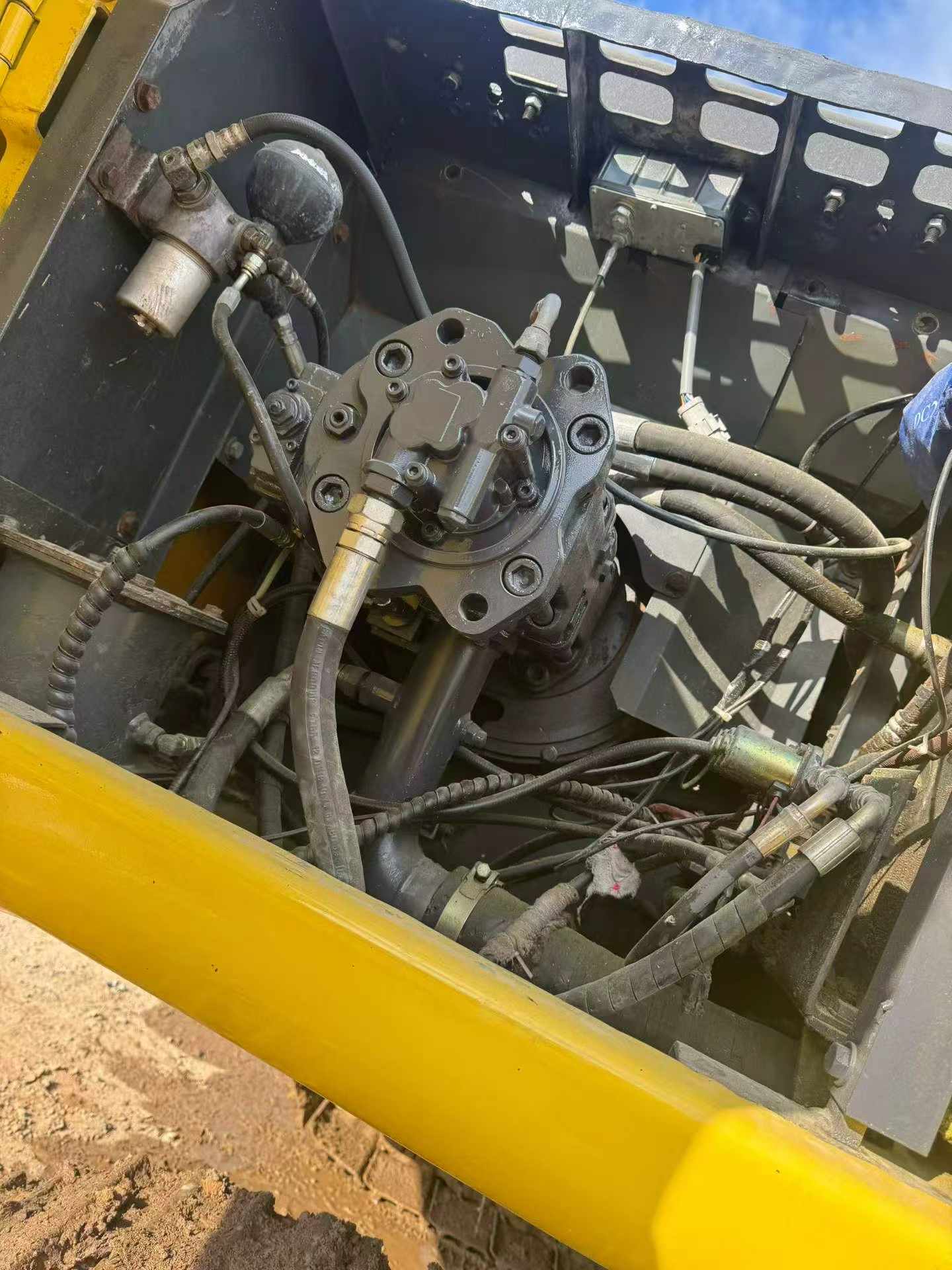 Buy Sumitomo SH200-2 Used Excavator / 6