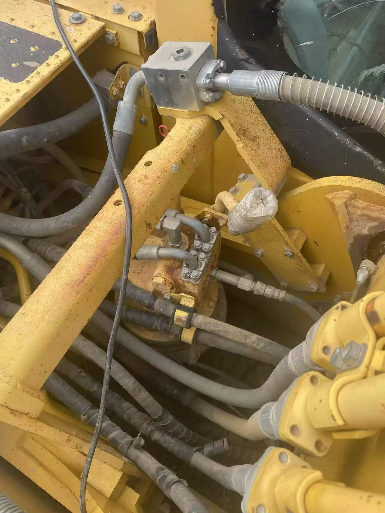 Buy Komatsu PC220-8 Used Excavator / 9