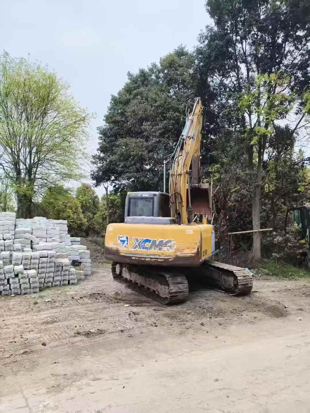 Buy XCMG XE135B Used Excavator / 2