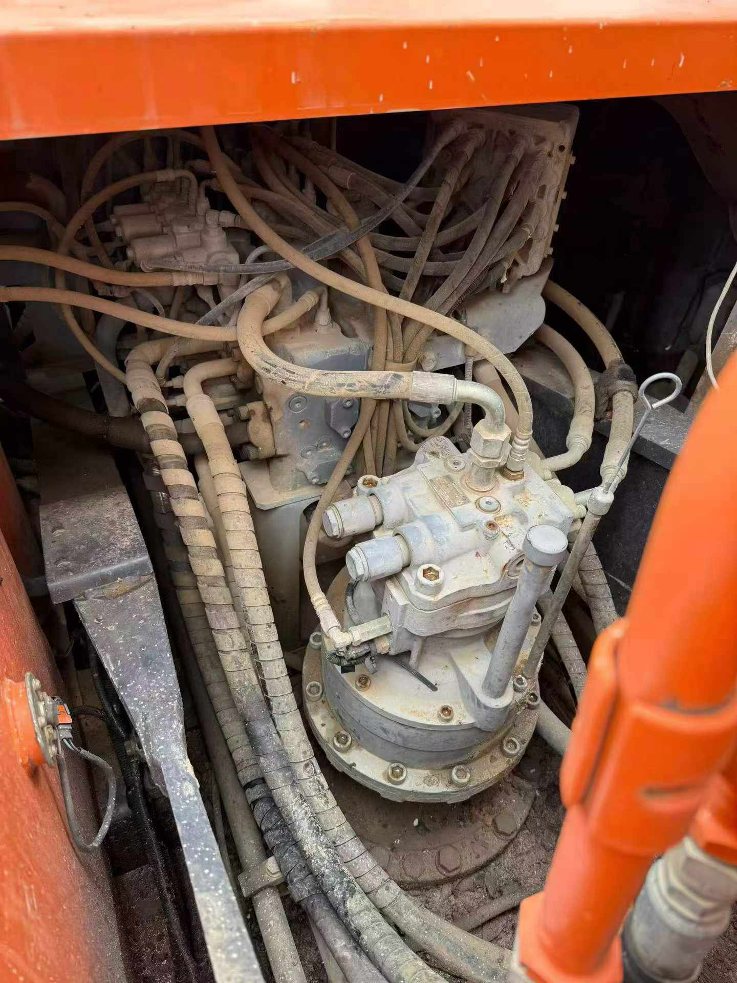 Buy Hitachi ZX200-5G Used Excavator / 4