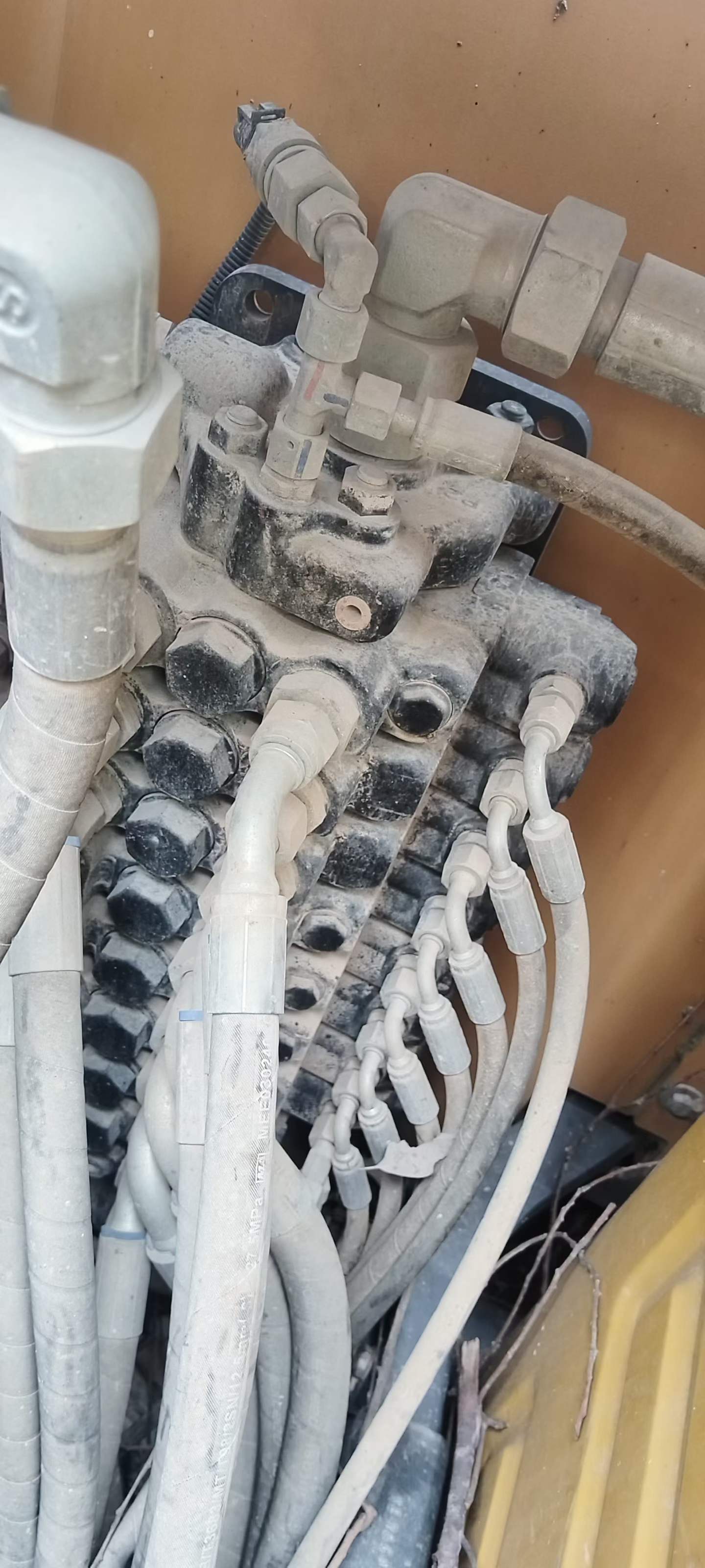 Buy XCMG XE75C Used Excavator / 4