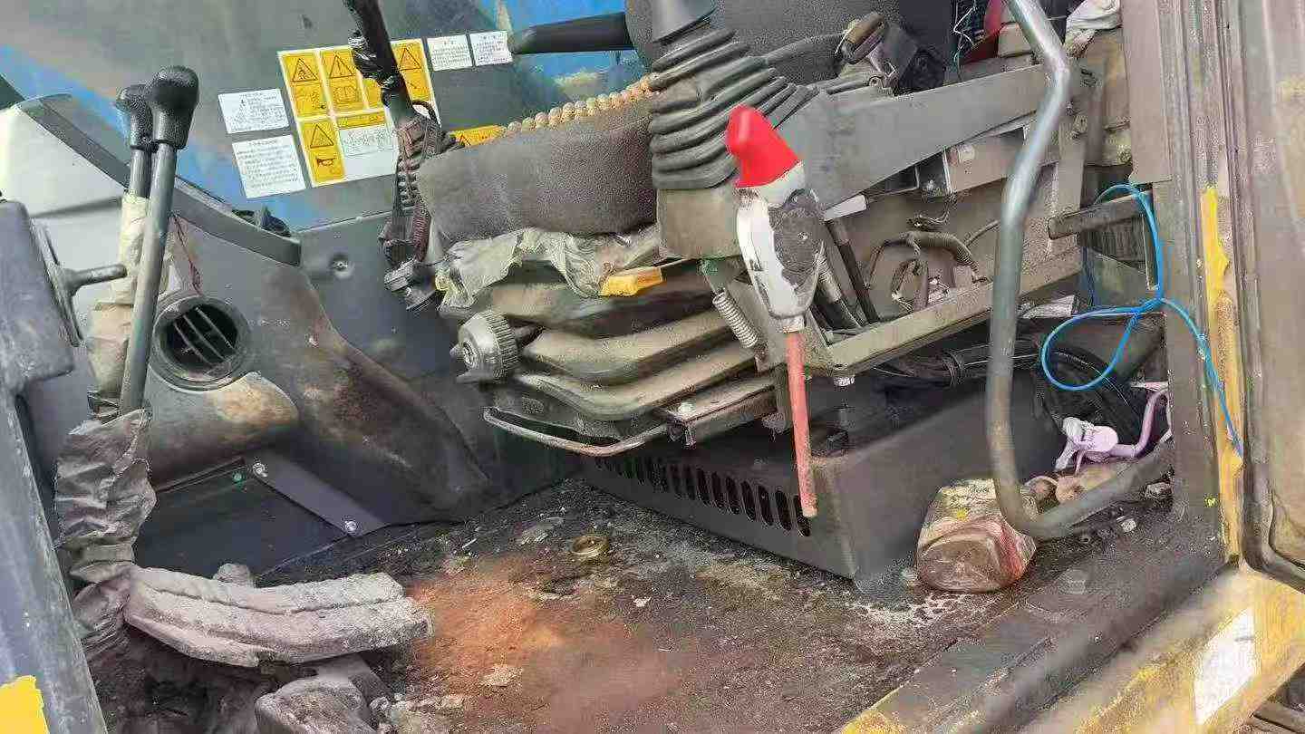 Buy Komatsu PC160-6 Used Excavator / 3