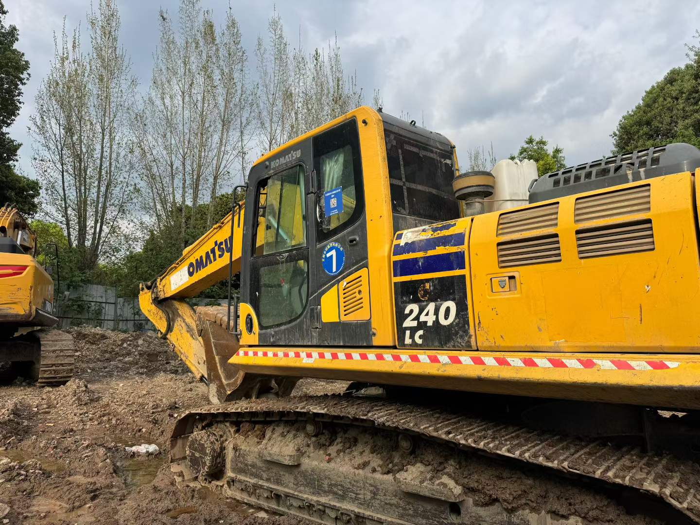 Buy Komatsu HB215LC-1 Used Excavator / 4
