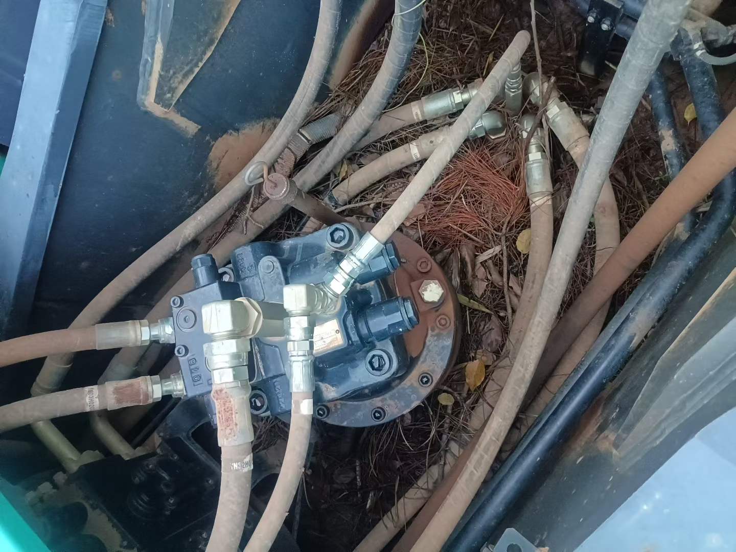 Buy Kobelco SK200 Used Excavator / 5