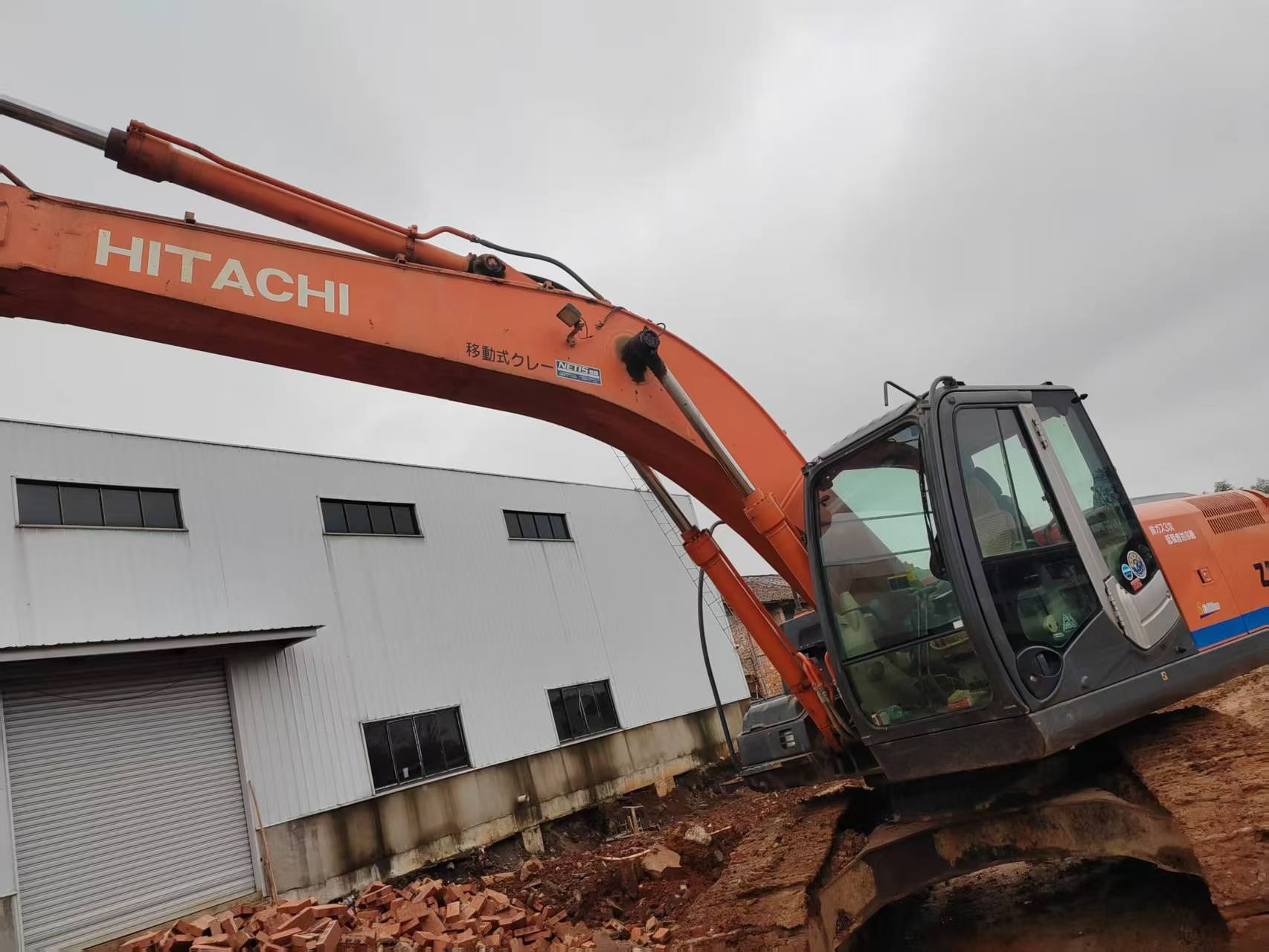 Buy Hitachi EX200-3 Used Excavator / 9