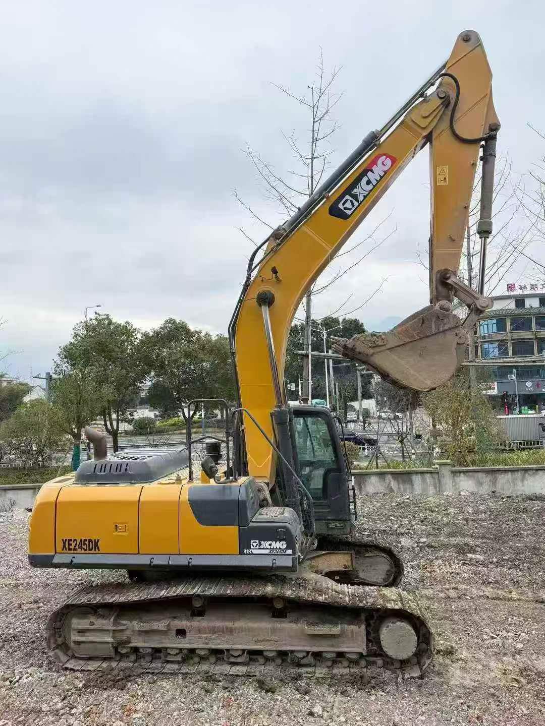 Buy XCMG XE245D Used Excavator / 2