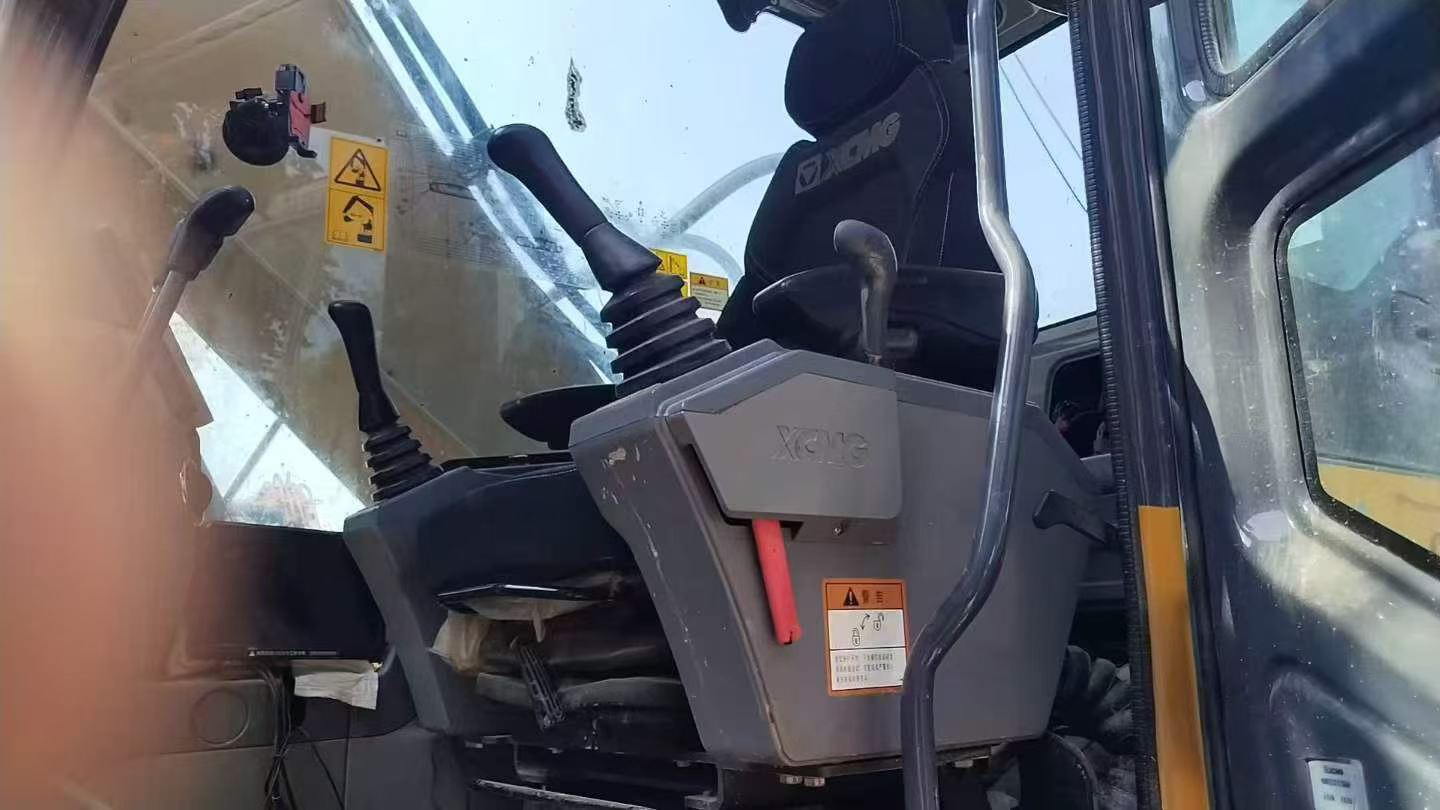 Buy XCMG XE205DA Used Excavator / 9