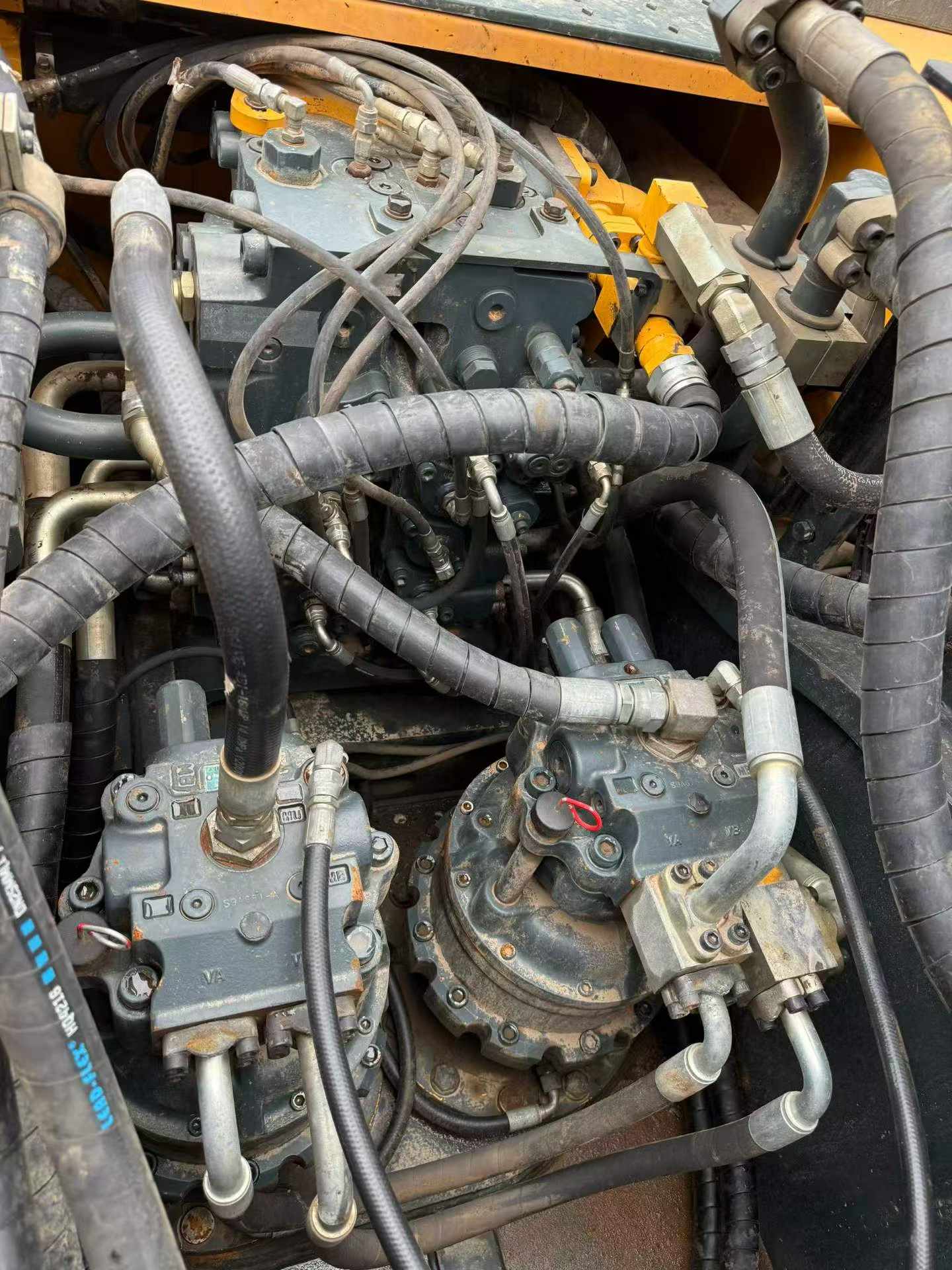 Buy Hyundai R495LVS Used Excavator / 3