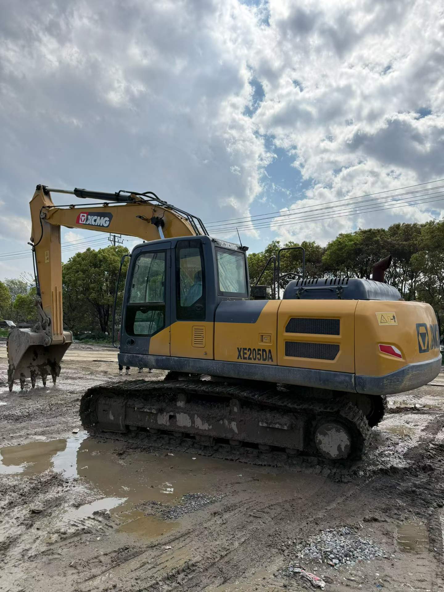 Buy XCMG XE205DA Used Excavator / 3