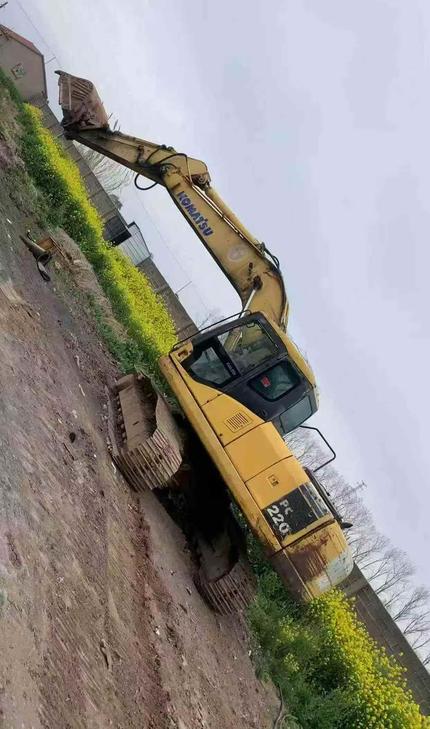 Buy Komatsu PC200-7 Used Excavator / 1