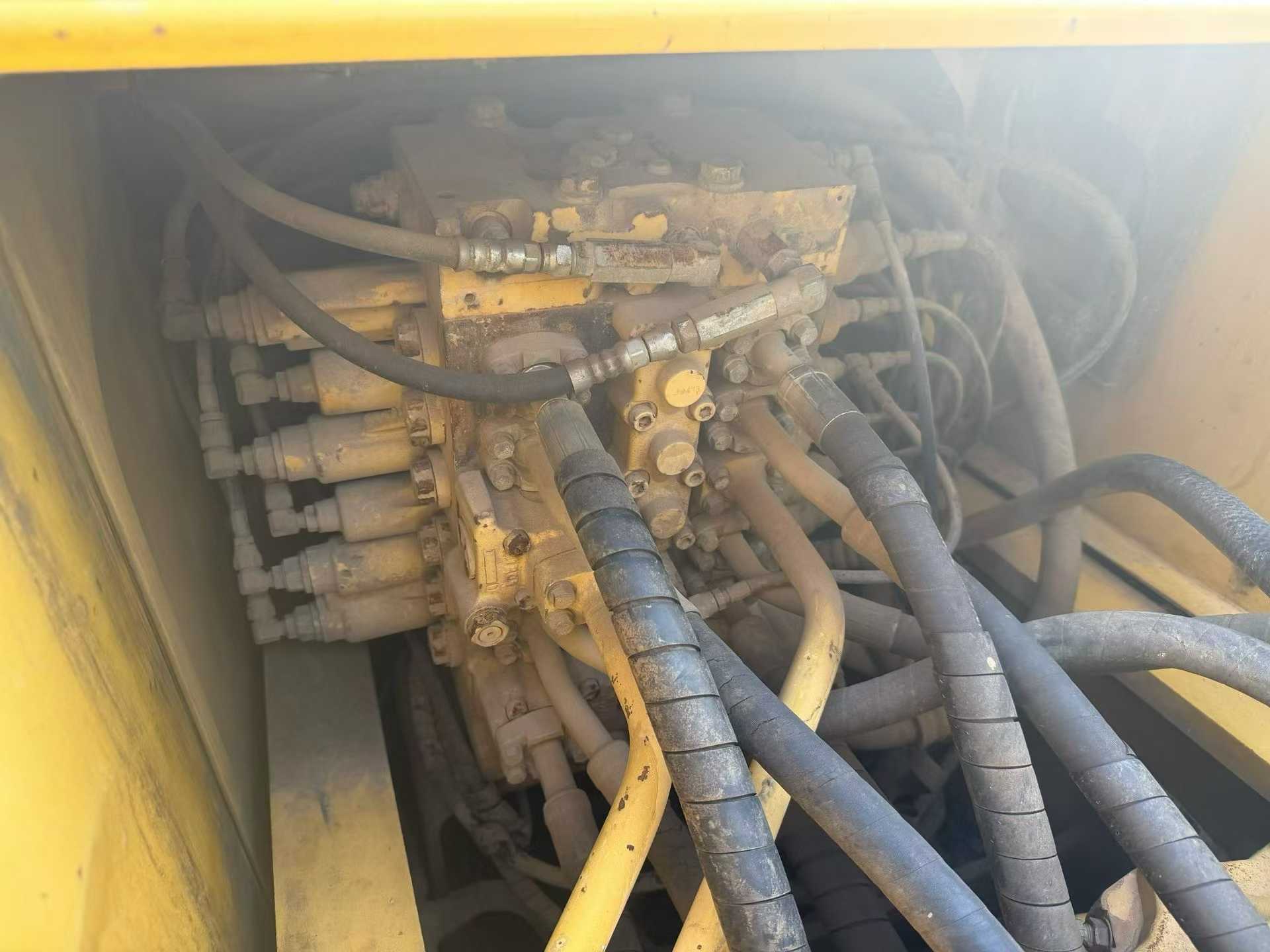 Buy Komatsu PC200-8 Used Excavator / 6