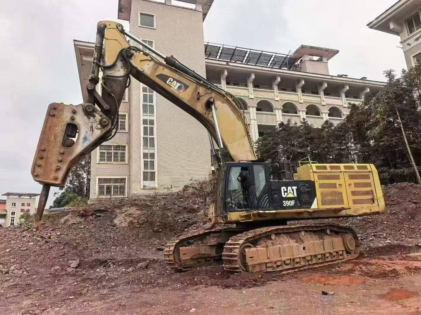 Buy Caterpillar 390DL Used Excavator / 4