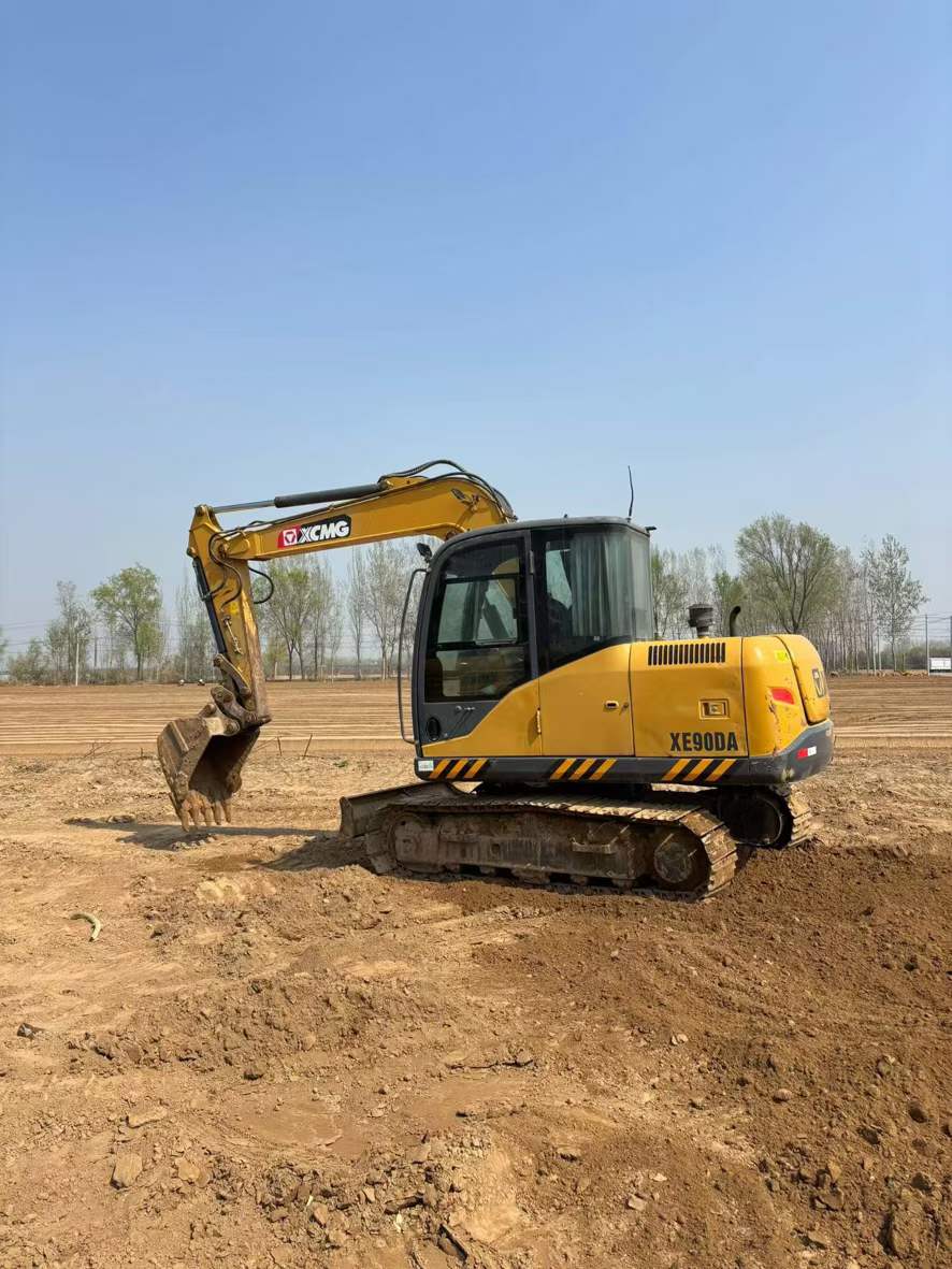 Buy XCMG XE75C Used Excavator / 2