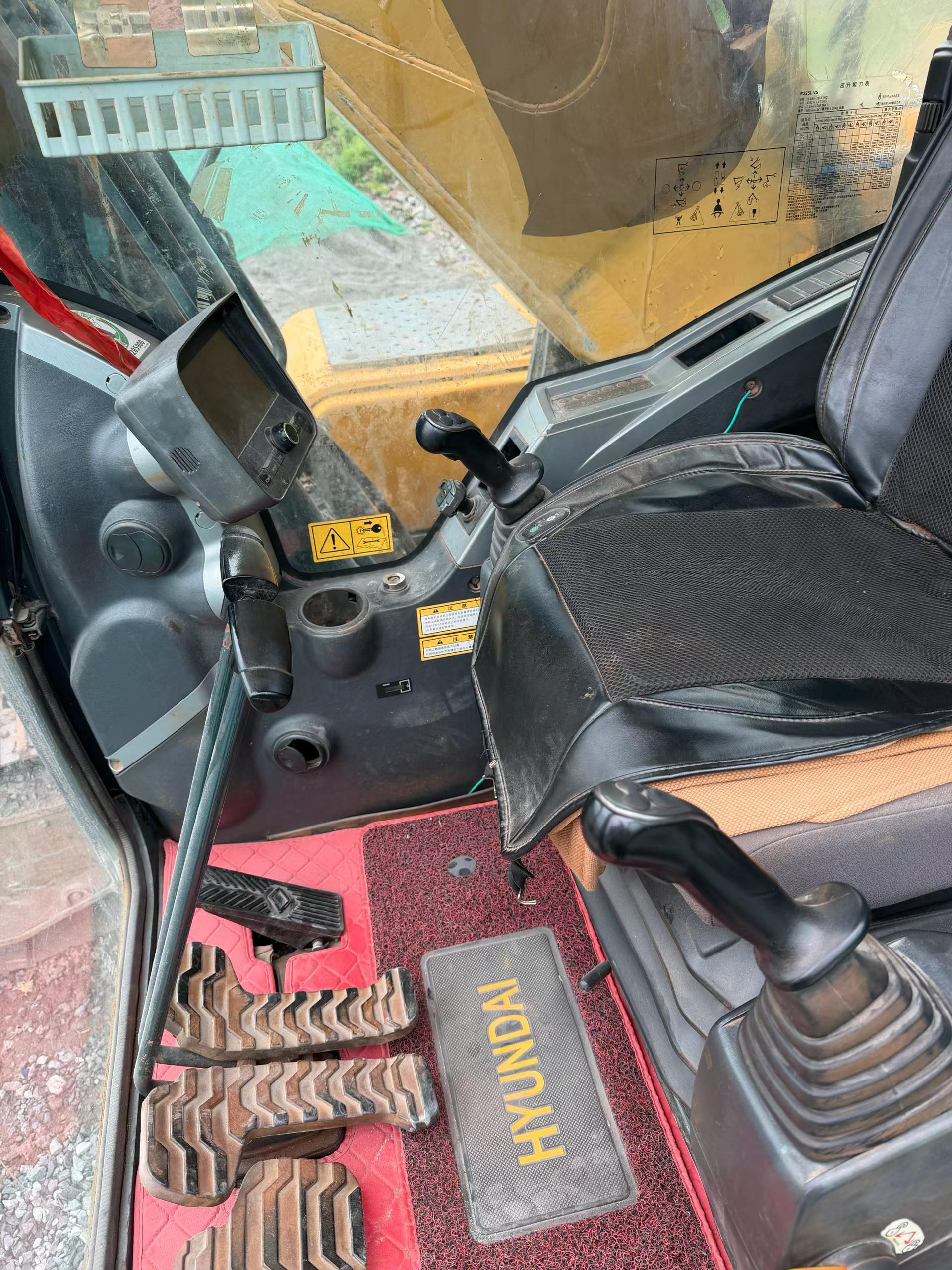 Buy Hyundai R225-7 Used Excavator / 4