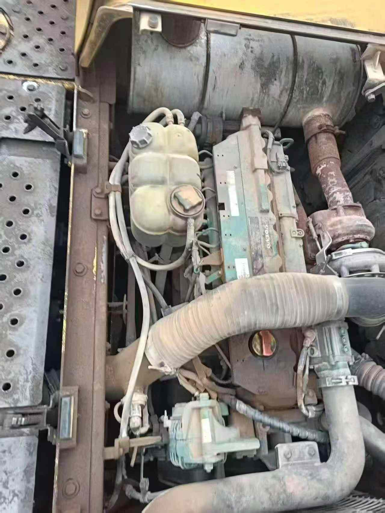 Buy Volvo L250G Used Excavator / 4