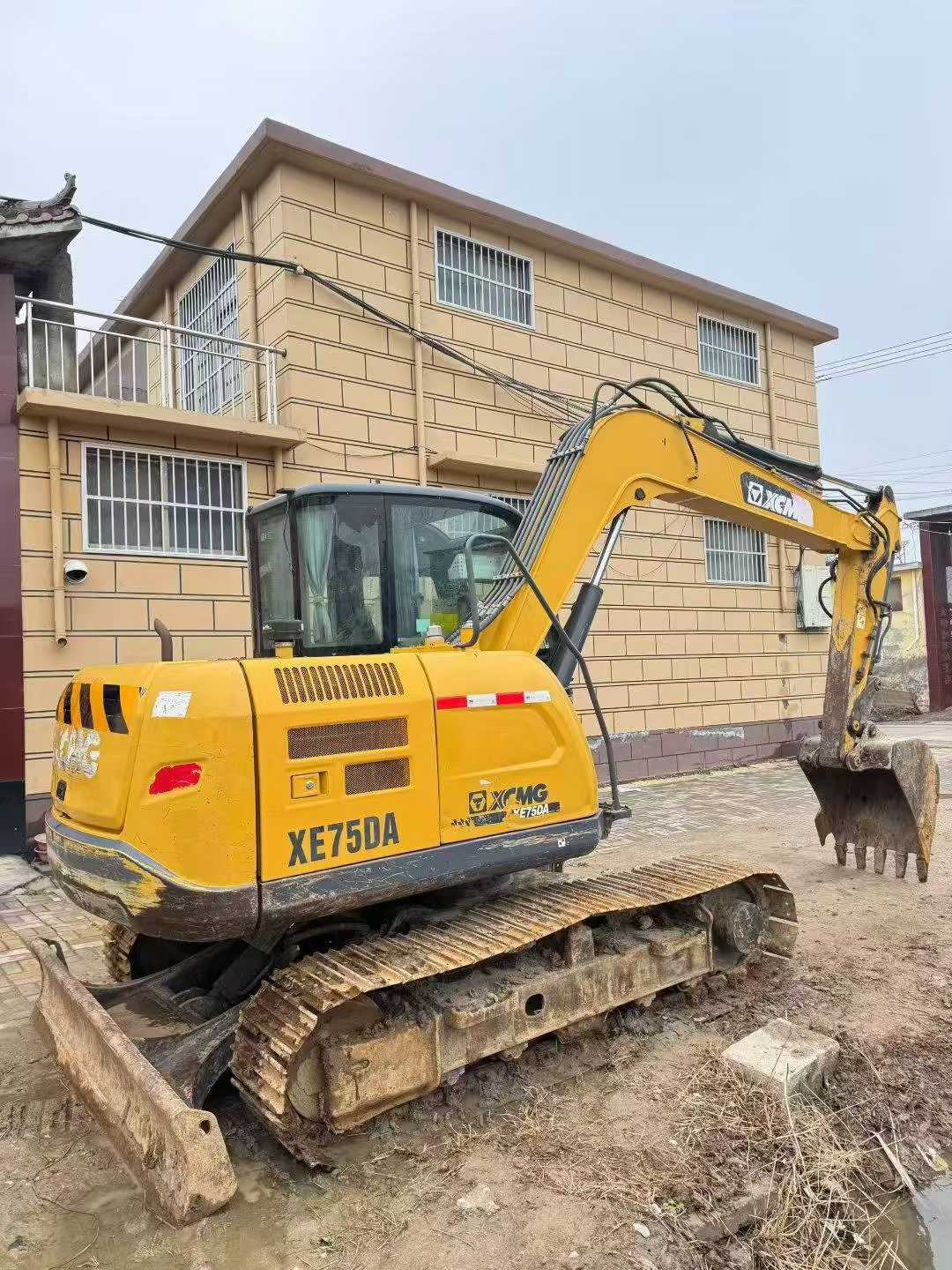 Buy XCMG XE75DA Used Excavator / 2