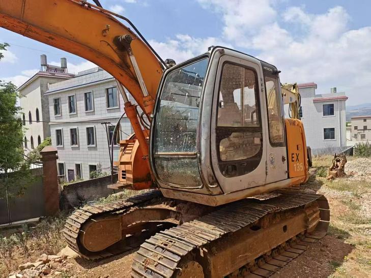 Buy Hitachi EX135UR Used Excavator / 1
