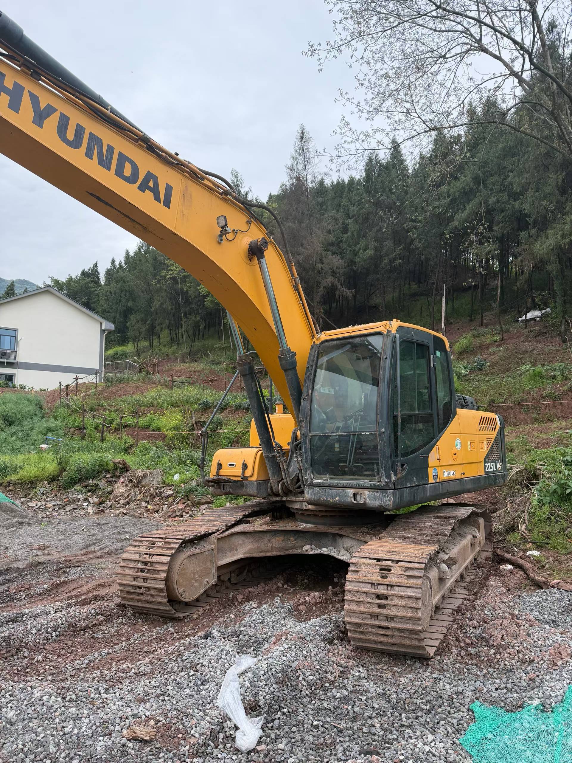 Buy Hyundai R225-7 Used Excavator / 2