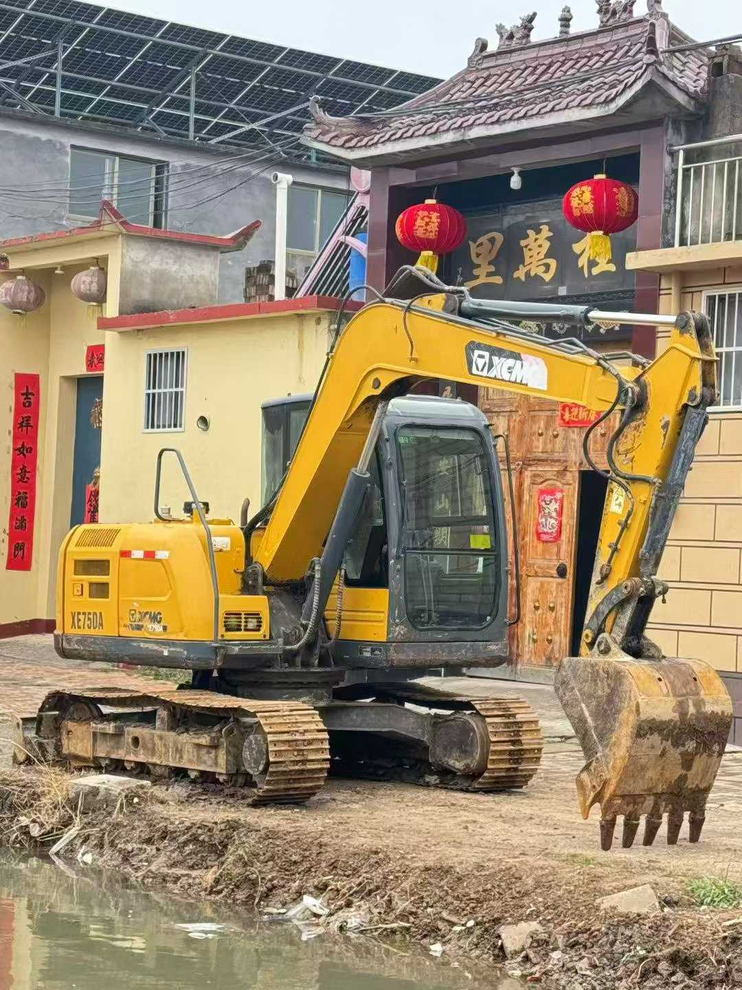 Buy XCMG XE75DA Used Excavator / 3