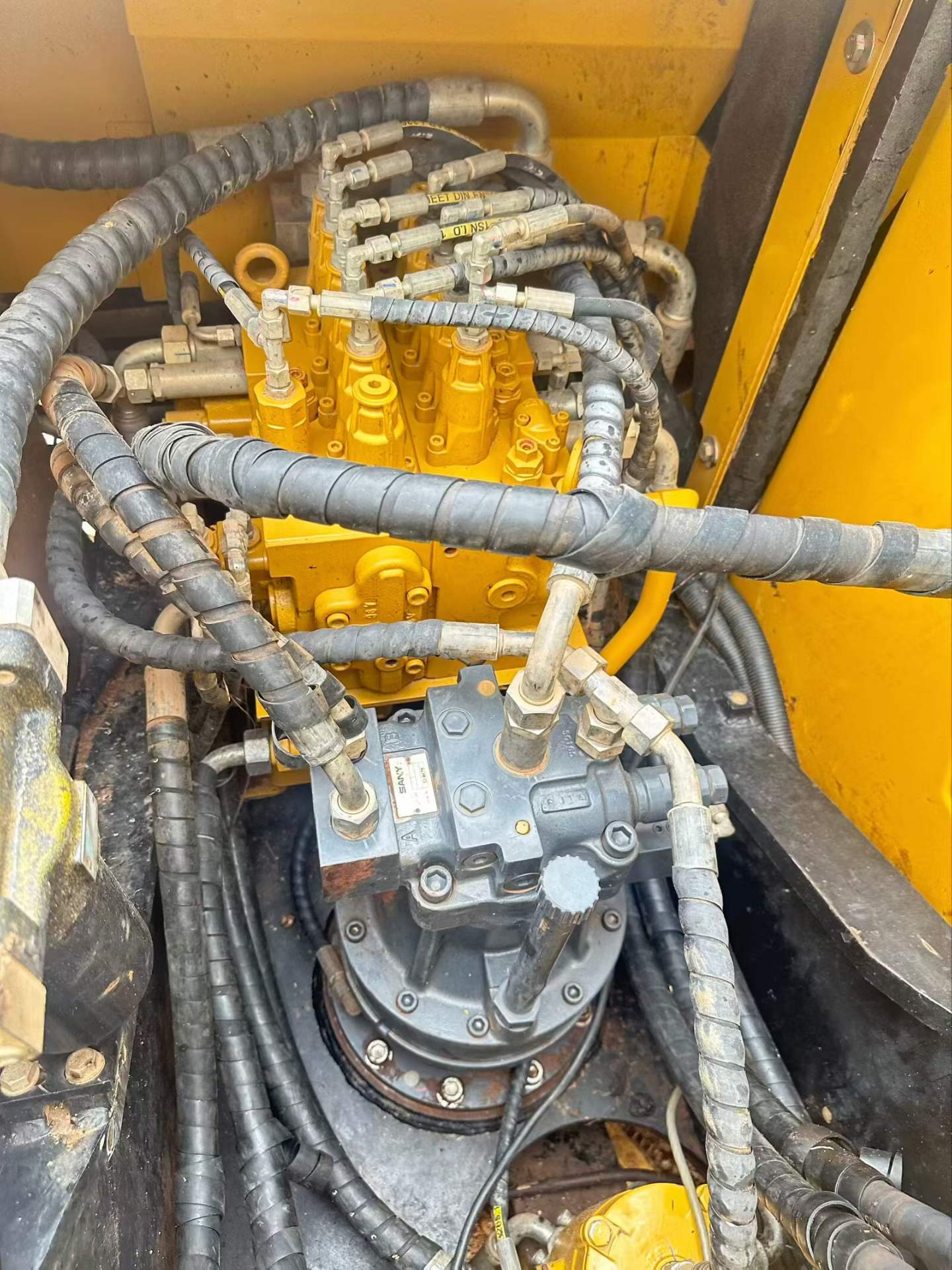 Buy Sany SY135C Used Excavator / 8